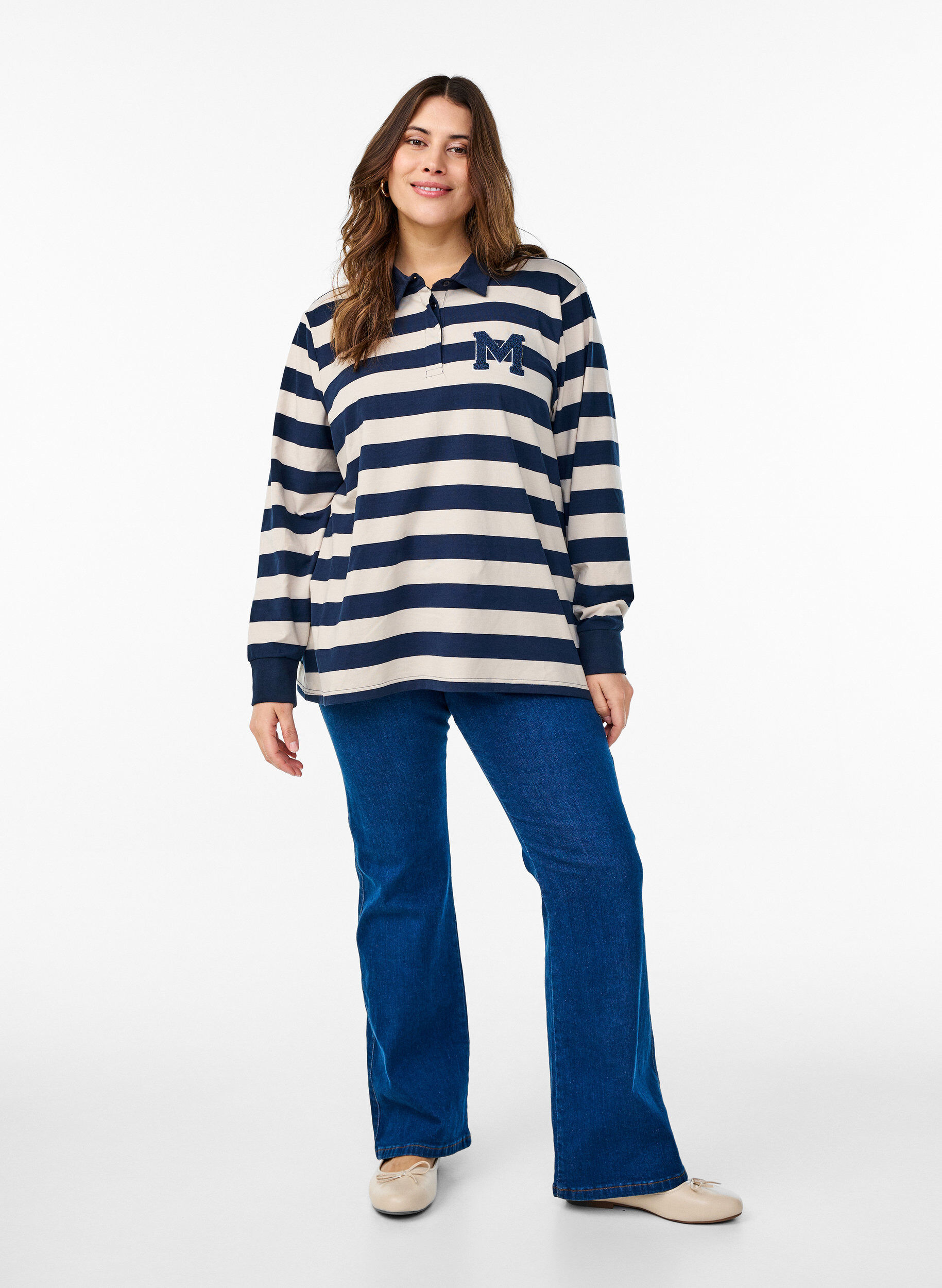 ZizziPoloshirt mit Streifen und Frotteedetails, Birch w. Navy, Model image number 2