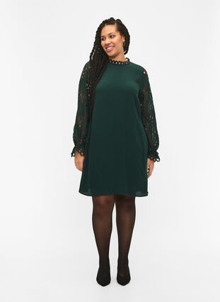 Kleid aus Viskose mit crochet Ärmeln, Scarab, Model image number 2