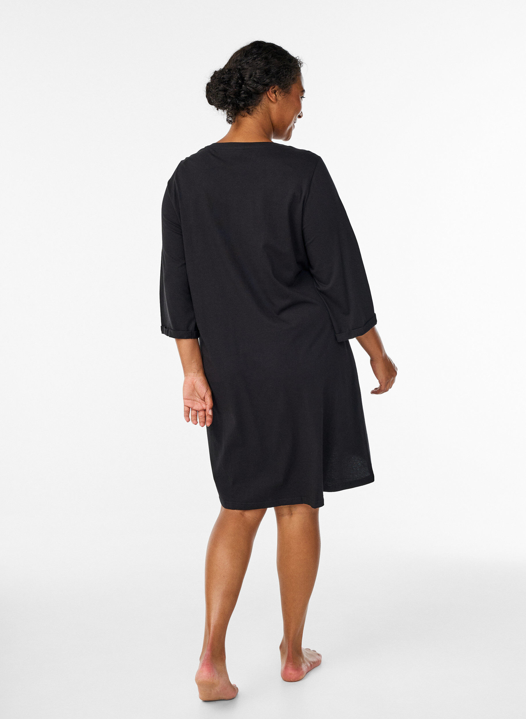 ZizziNachthemd aus Bio-Baumwolle mit weihnachtlichem Motiv, Schwarz, Model image number 2