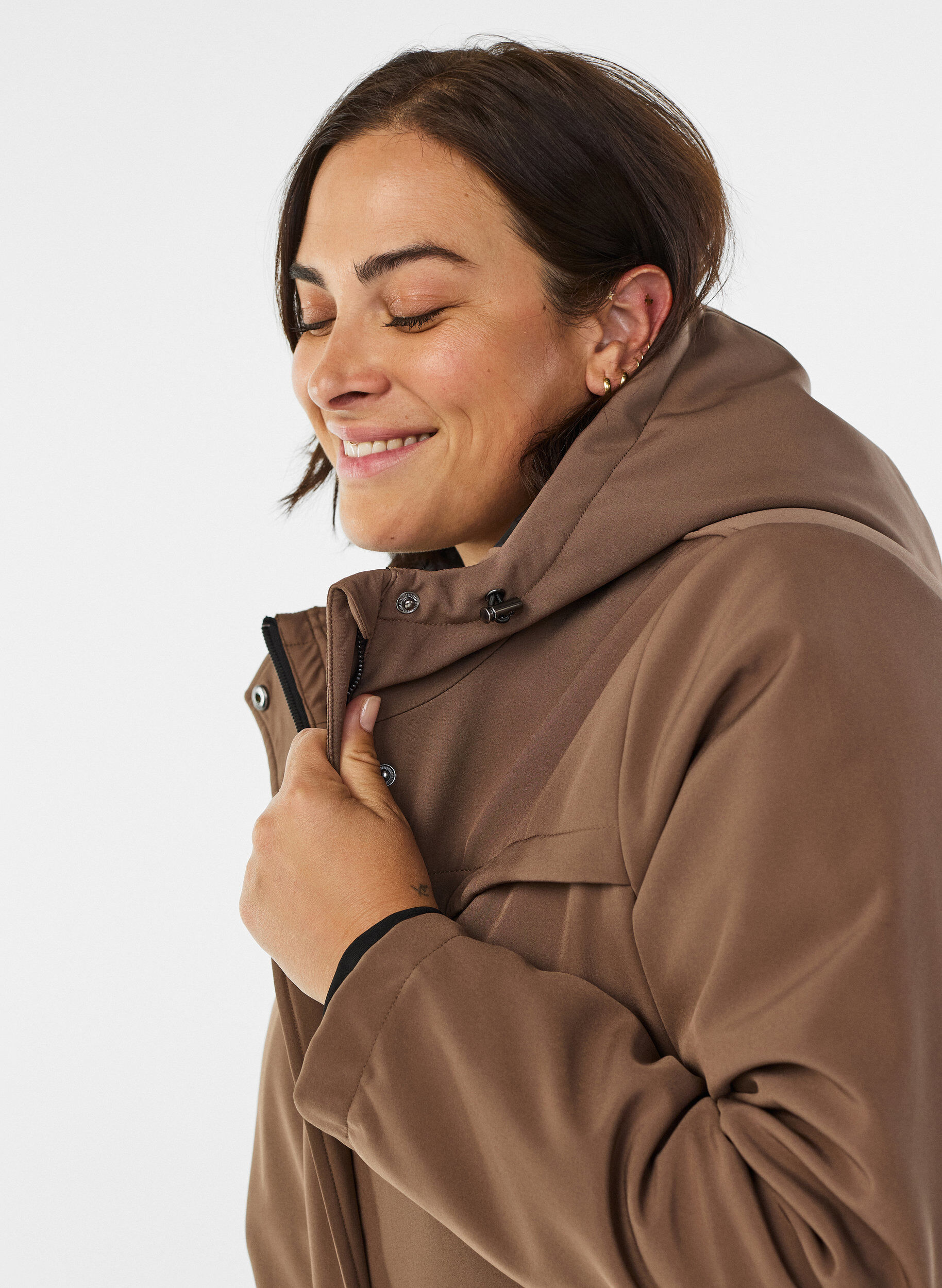 ZizziWasserabweisende Softshell-Jacke mit Steppfutter, Braun, Model image number 4