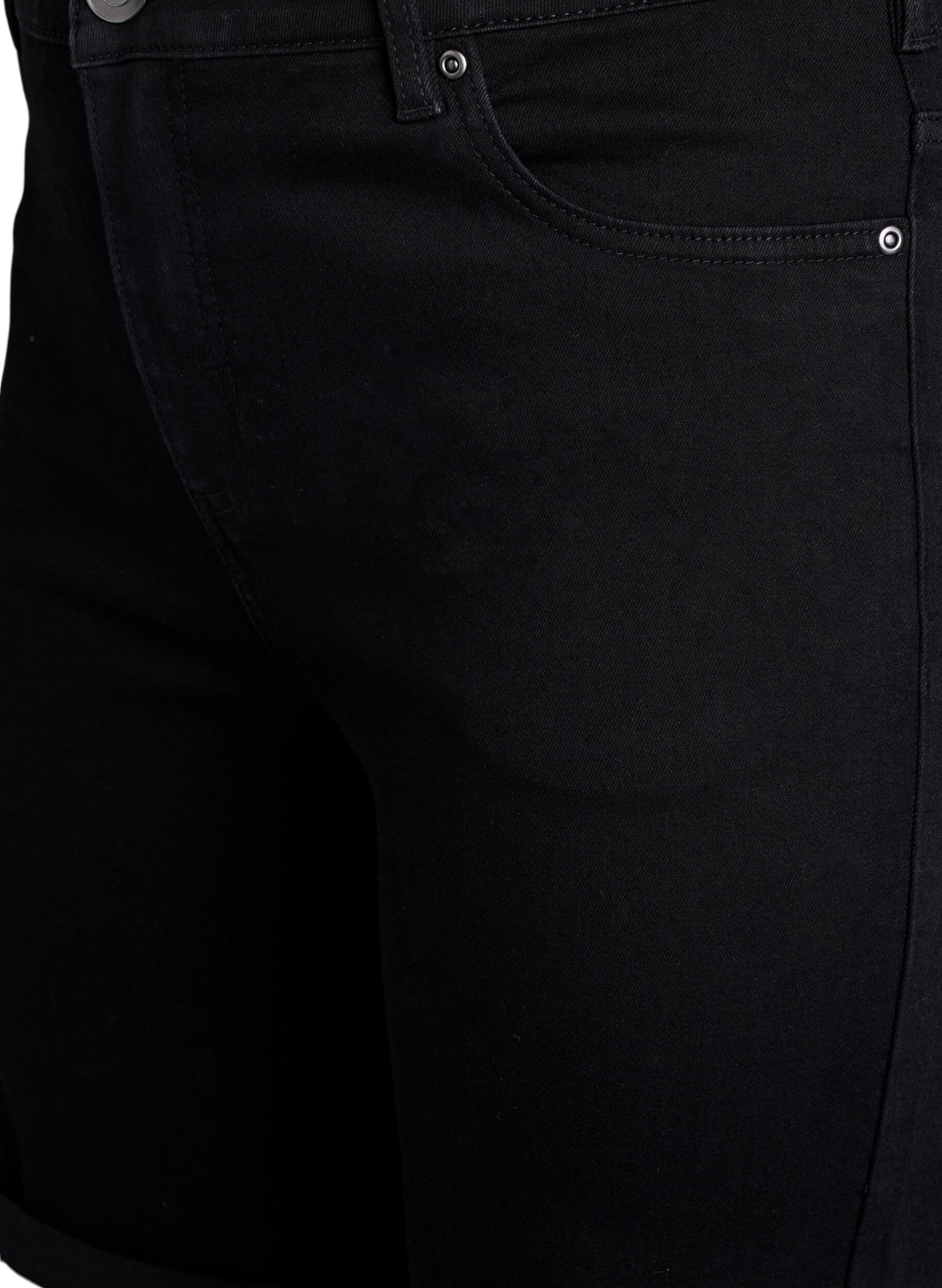 ZizziEng anliegende Jeansshorts mit hoher Taille, Schwarz, Packshot image number 2