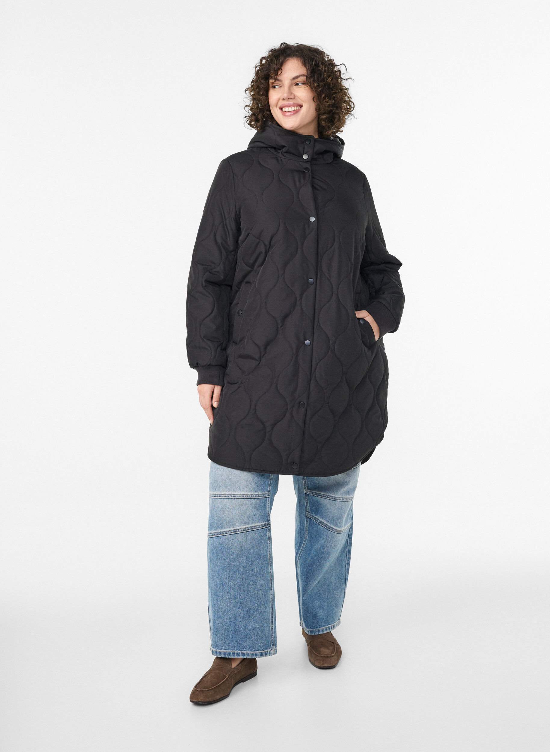 ZizziMittellange Steppjacke mit Kapuze, Schwarz, Model image number 1