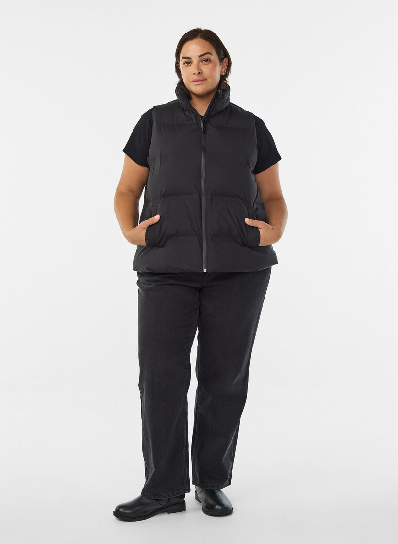 Kurze Steppweste mit hohem Kragen, Schwarz, Model image number 1