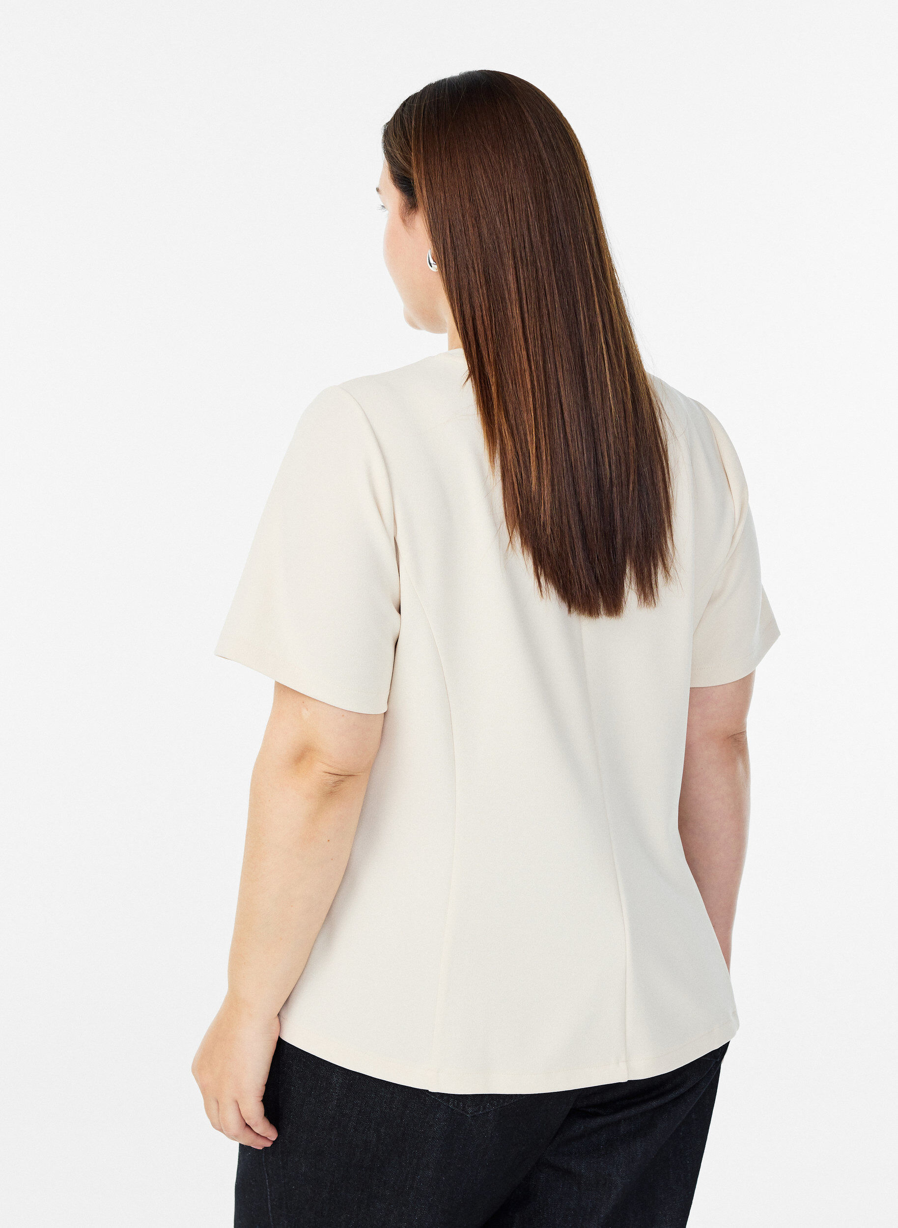 ZizziKurz&auml;rmelige Bluse mit formgebenden Abn&auml;hern, Beige, Model image number 2