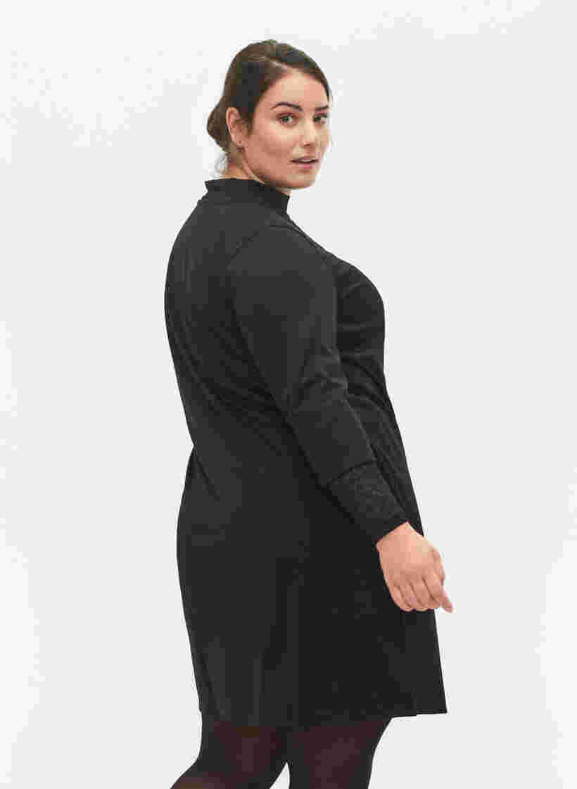 Einfarbiges Kleid mit V-Ausschnitt und 3/4 Ärmeln, Black, Model image number 1
