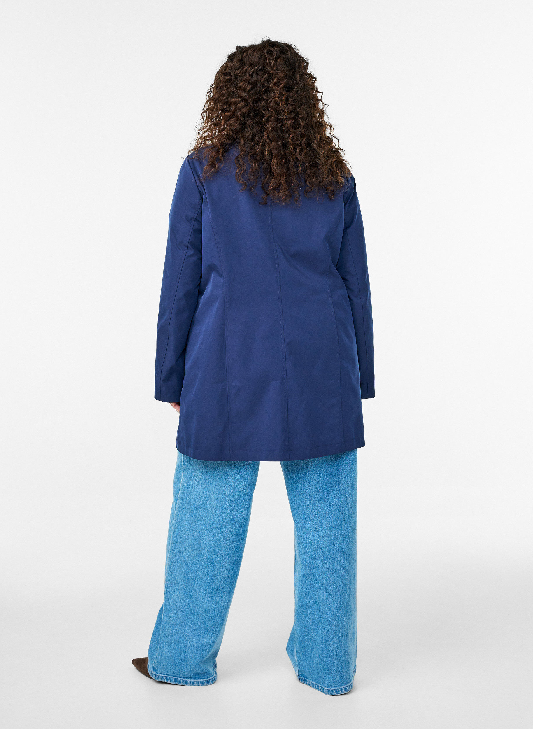 Zizzi&Uuml;bergangsjacke mit Taschen und hohem Kragen, Blau, Model image number 2