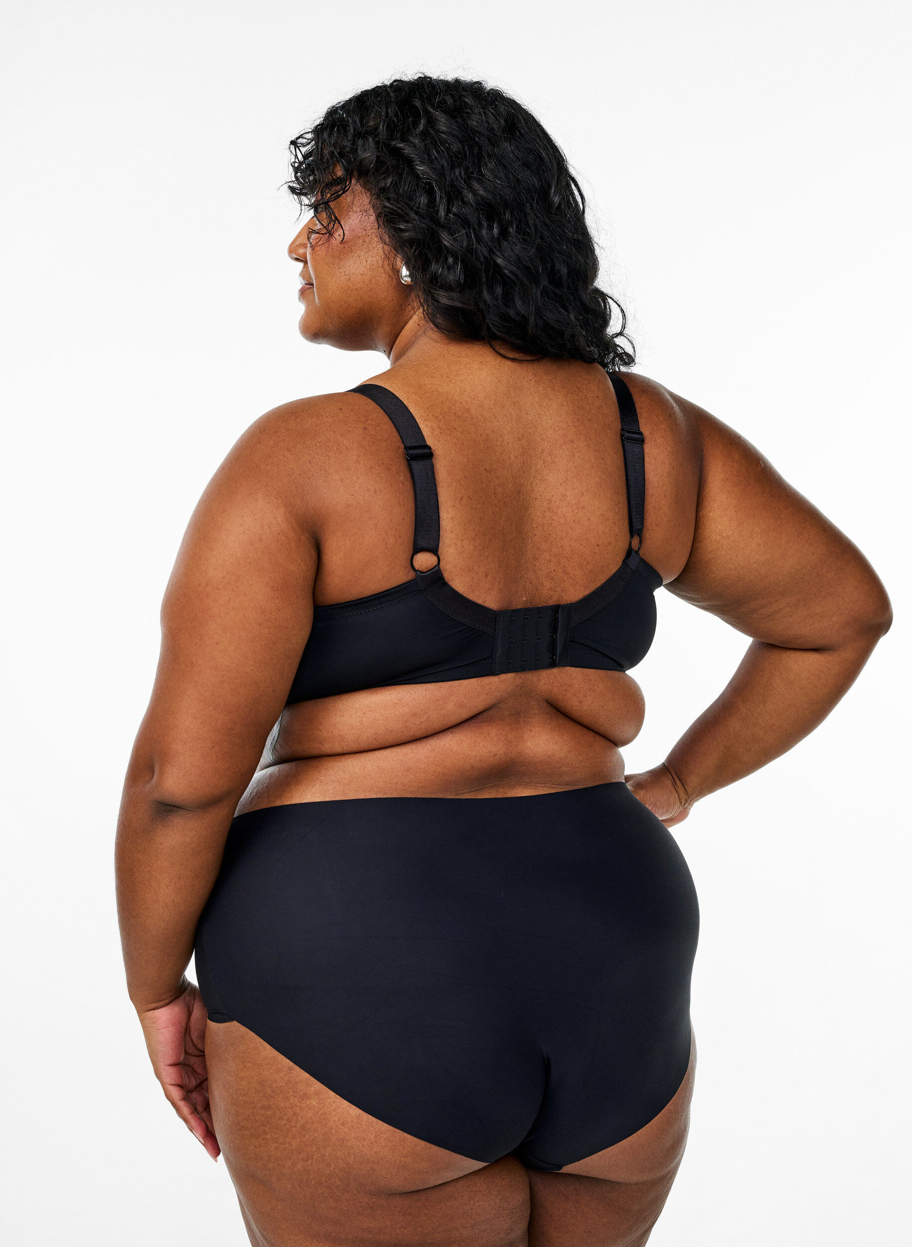 ZizziVorgeformter BH aus Mikrofaser mit Satindetail, Schwarz, Model image number 2