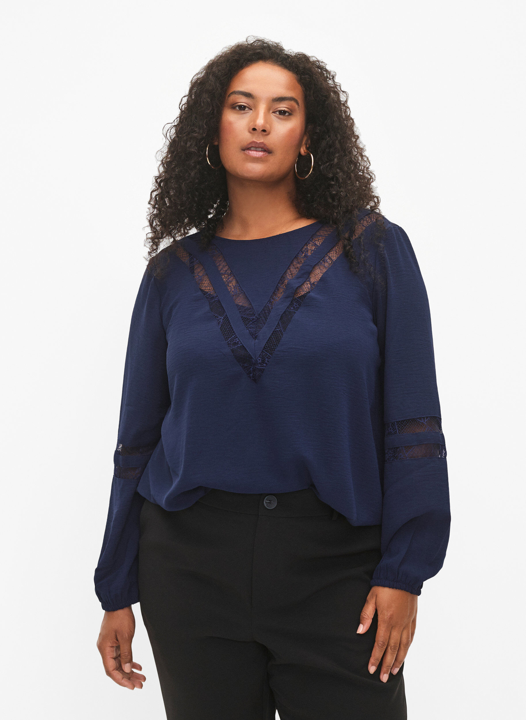 Zizzi Langarm-Bluse mit Spitze, Navy Blazer, Model image number 0