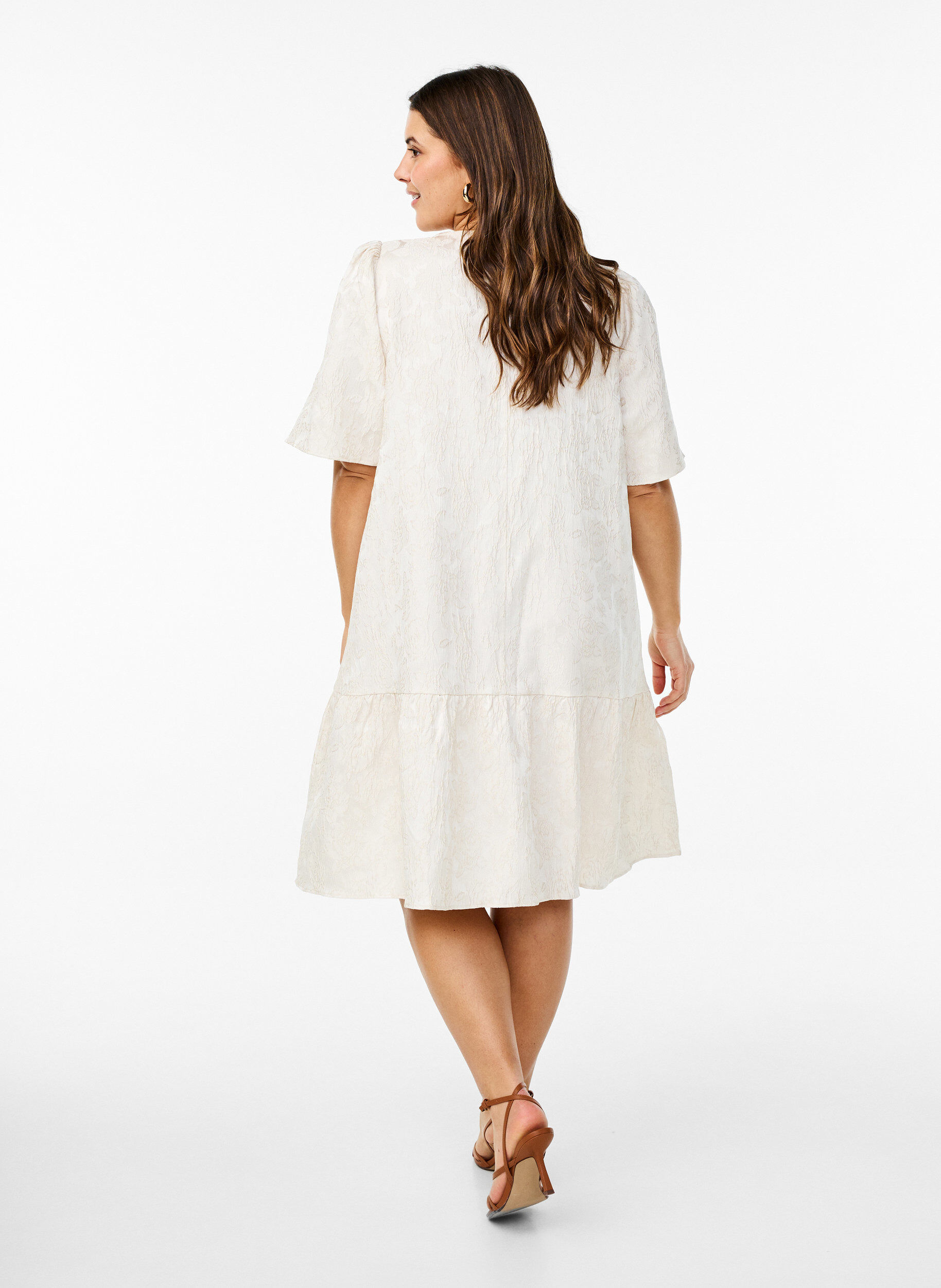 ZizziKnielanges Kleid aus Jacquard mit kurzen &Auml;rmeln, Whisper White, Model image number 1