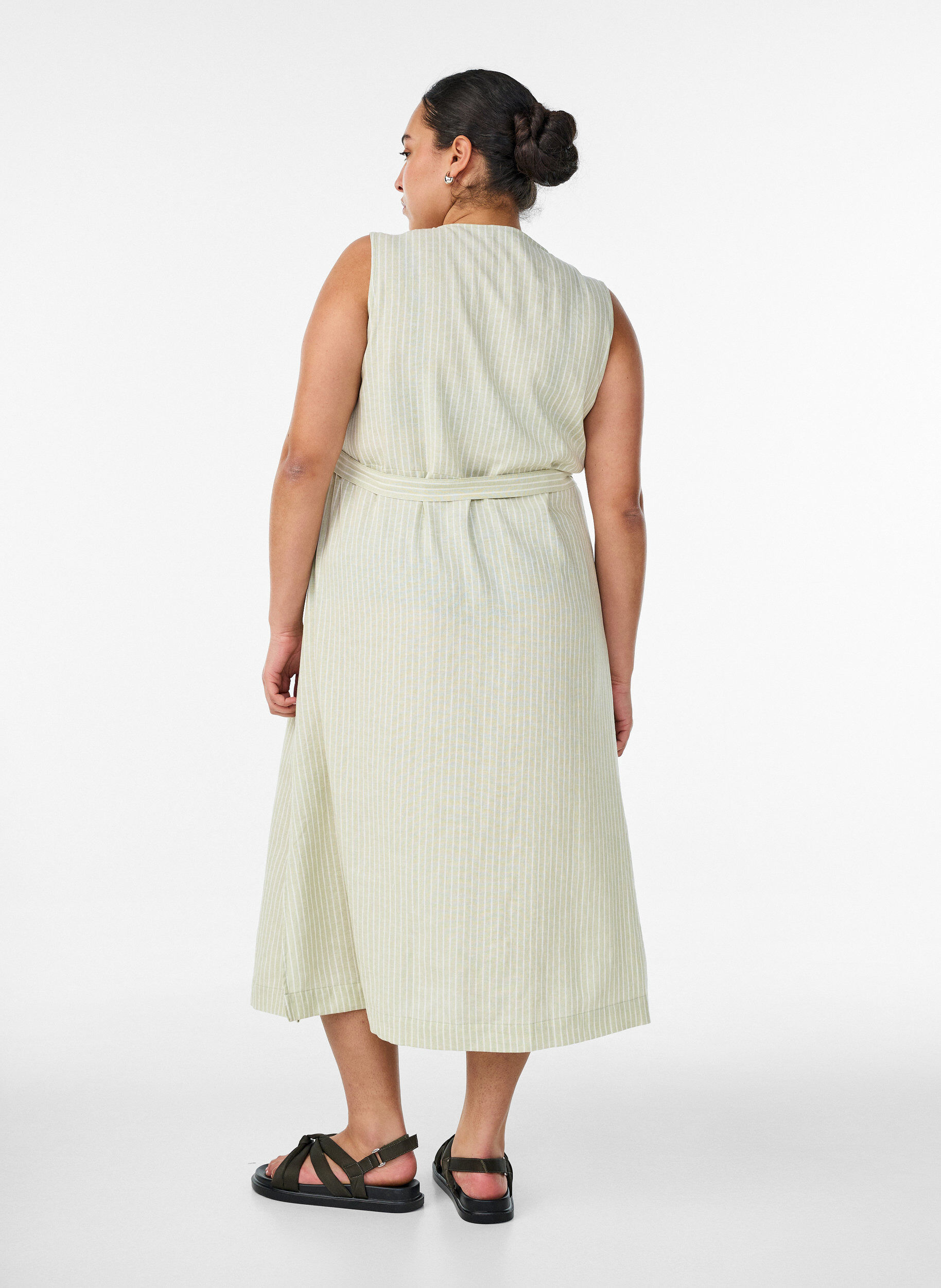 Zizzi&Auml;rmelloses gestreiftes Midikleid aus Leinen und Viskose, Gr&uuml;n, Model image number 1