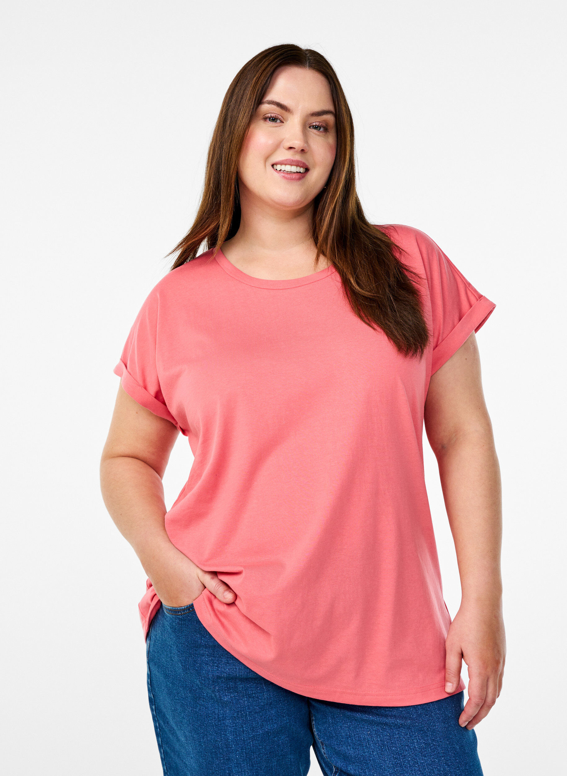 Kurz&auml;rmliges T-Shirt aus einer Baumwollmischung, Rot, Model