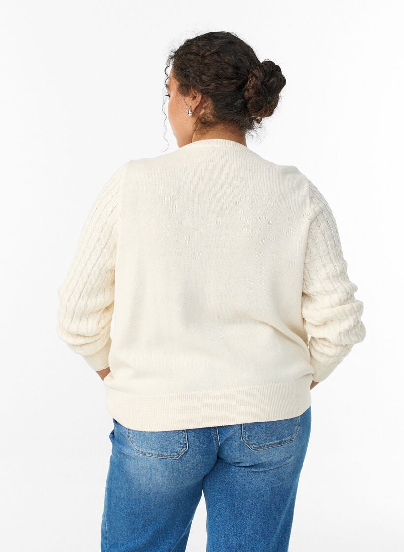 Zopfmuster-Strickjacke mit goldenen Knöpfen, Vanille, Model image number 2