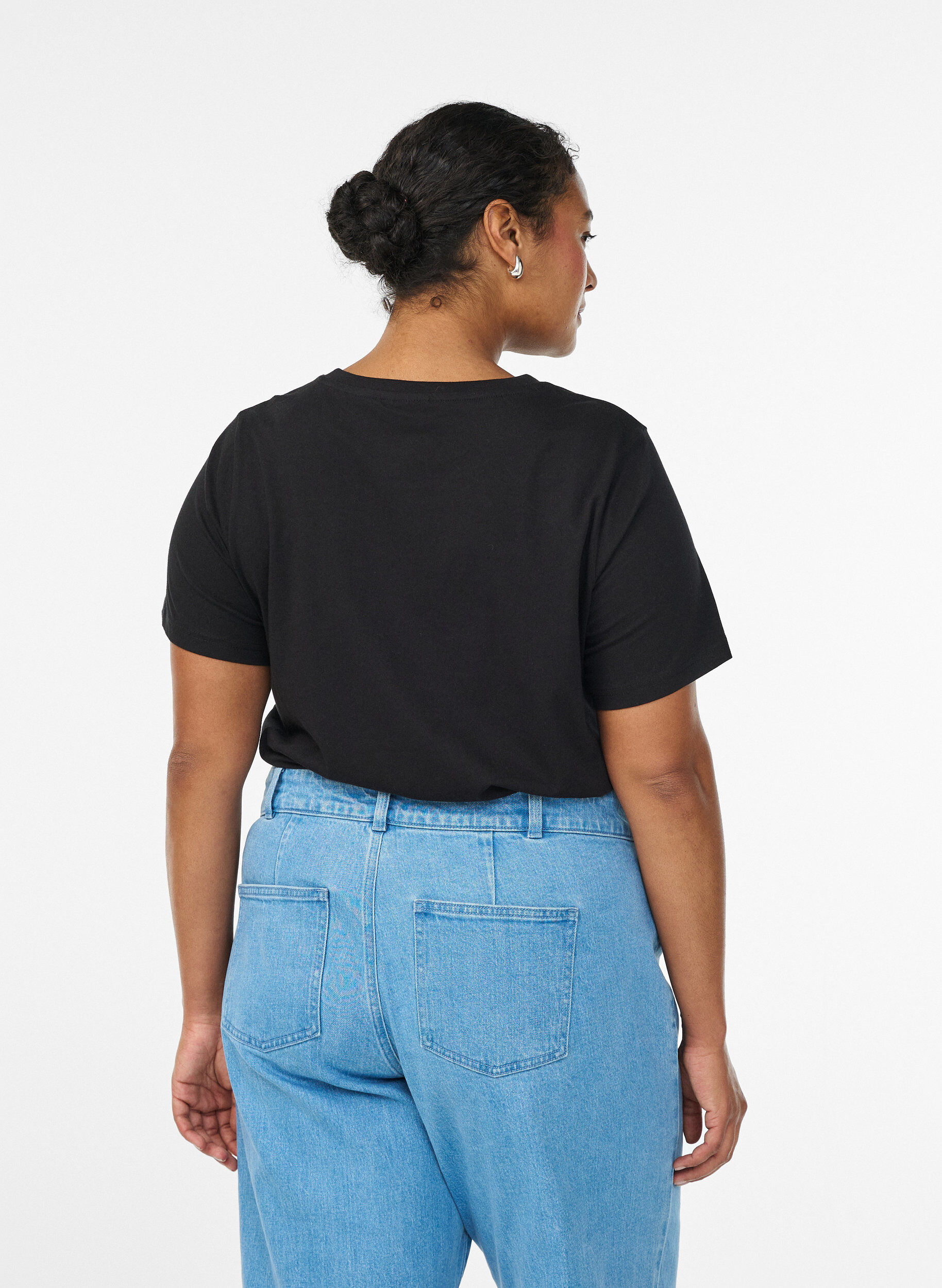 ZizziT-Shirt aus Baumwolle mit dekorativem Frontdetail, Schwarz, Model image number 2