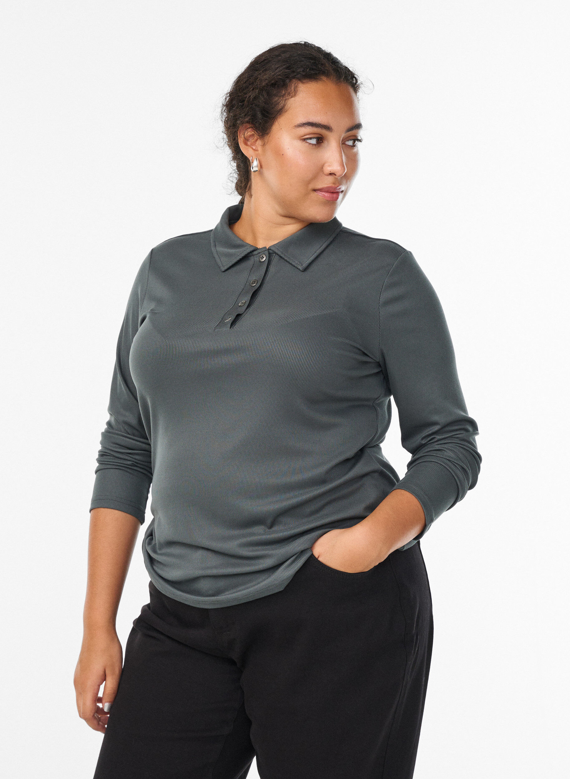 Poloshirt aus weichem Ripp mit langen &Auml;rmeln, Gr&uuml;n, Model