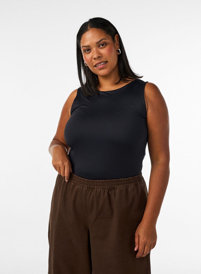 Figurbetontes Basic-Top aus glattem Stoff, Schwarz, Model image number 3