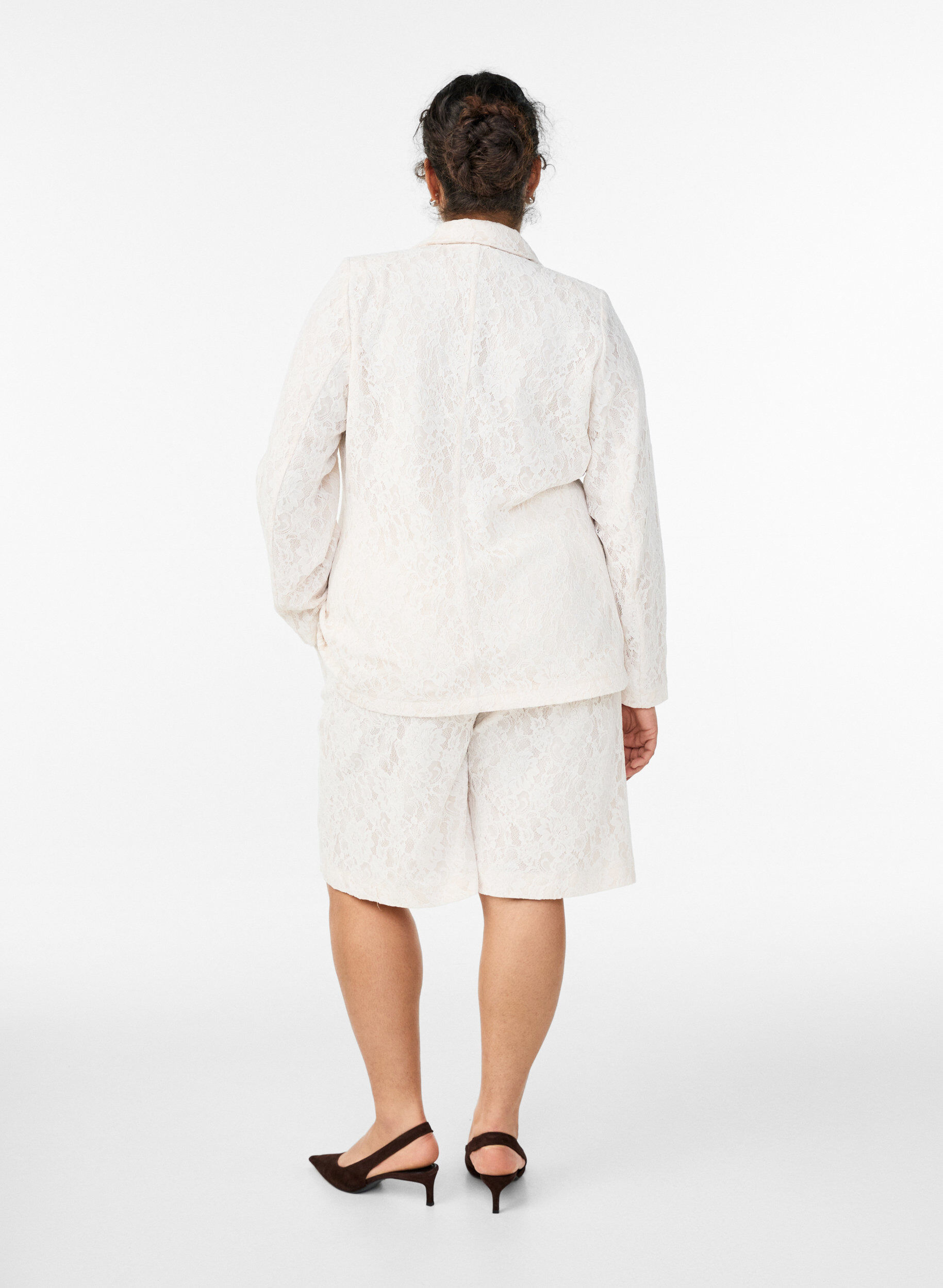 ZizziHoch taillierte Bermudashorts aus Spitze, Vanille, Model image number 1