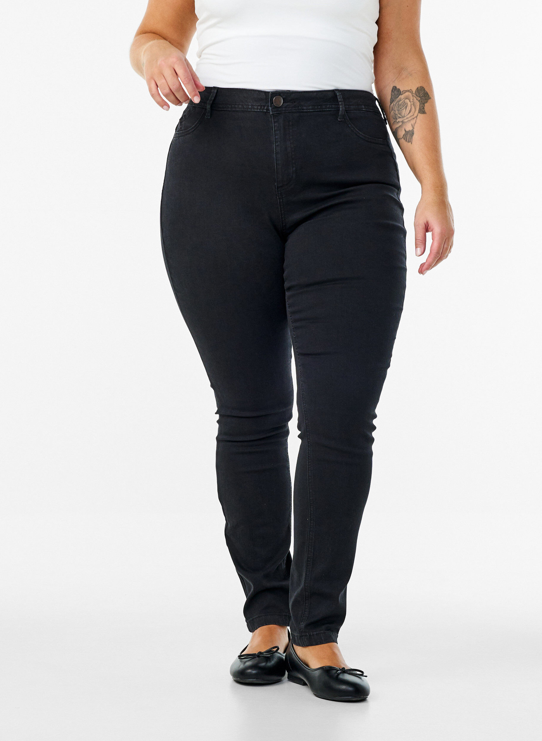 ZizziSuper Slim Amy Jeans mit hoher Taille, Schwarz, Model image number 2
