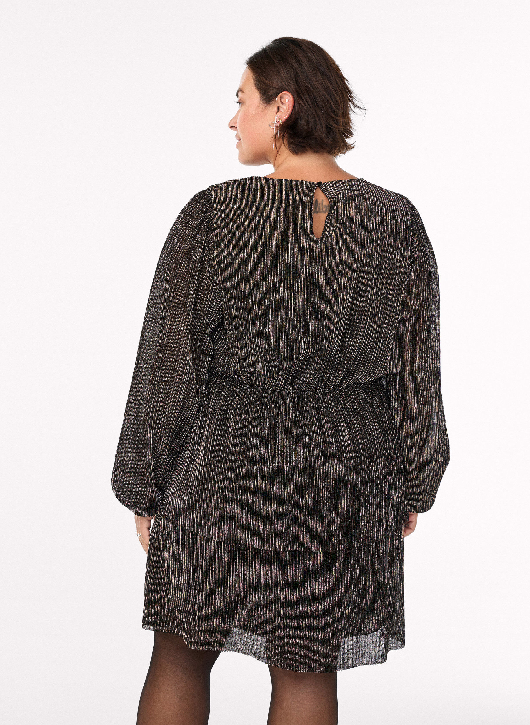 ZizziKurzes Kleid mit Glitzerstreifen und langen &Auml;rmeln, Schwarz, Model image number 2