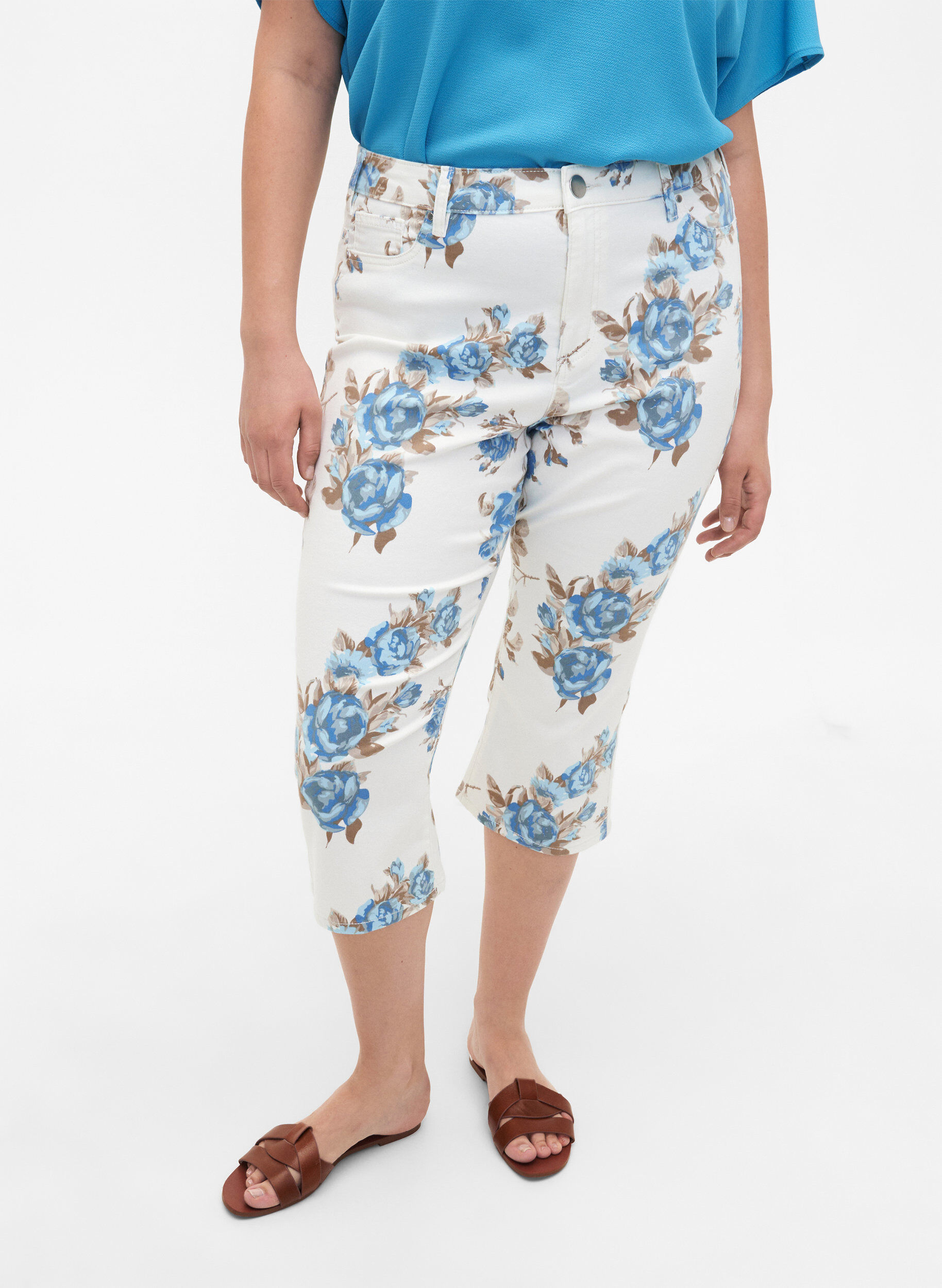 ZizziAmy Capri-Jeans mit hohem Bund und Blumenprint, White B.AOP, Model image number 2