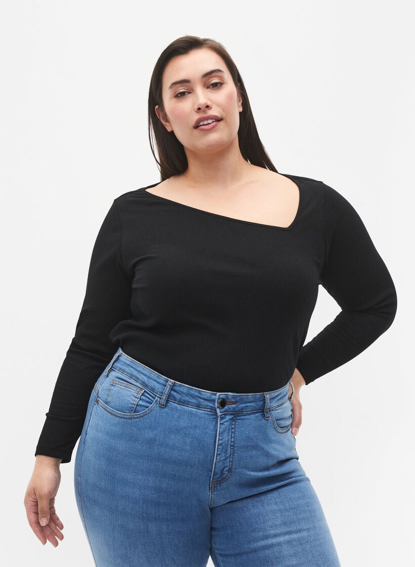 Lang&auml;rmliges T-Shirt mit asymmetrischer Schnitt, Black, Model image number 0