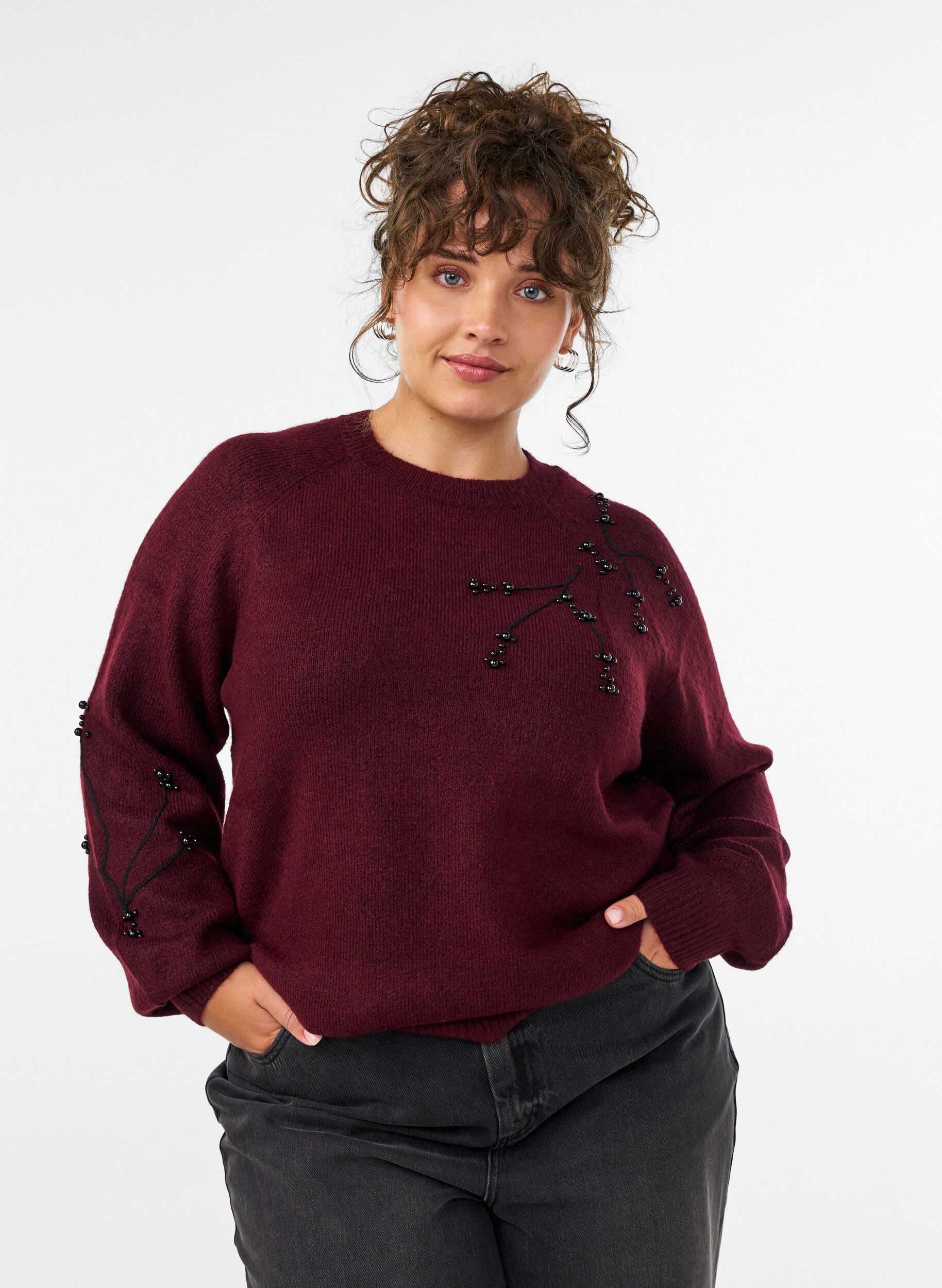 Pullover mit Perlenstickerei, Rot, Model