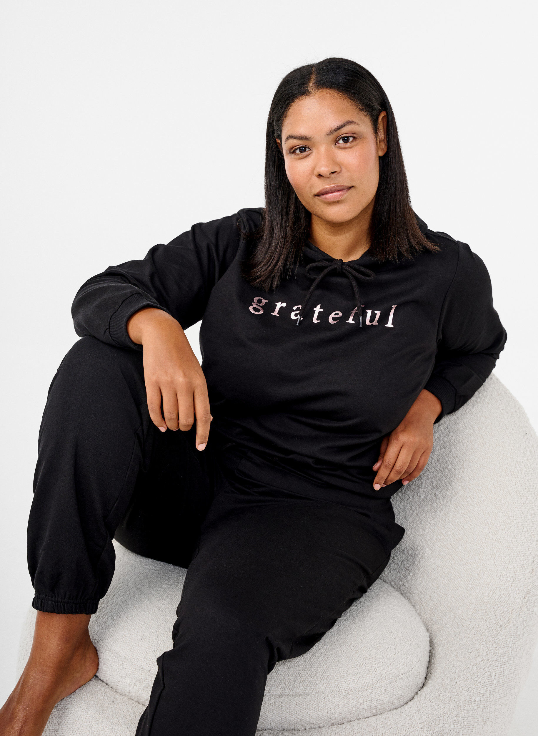 ZizziSweatshirt mit Kapuze und Aufdruck, Schwarz, Image image number 0