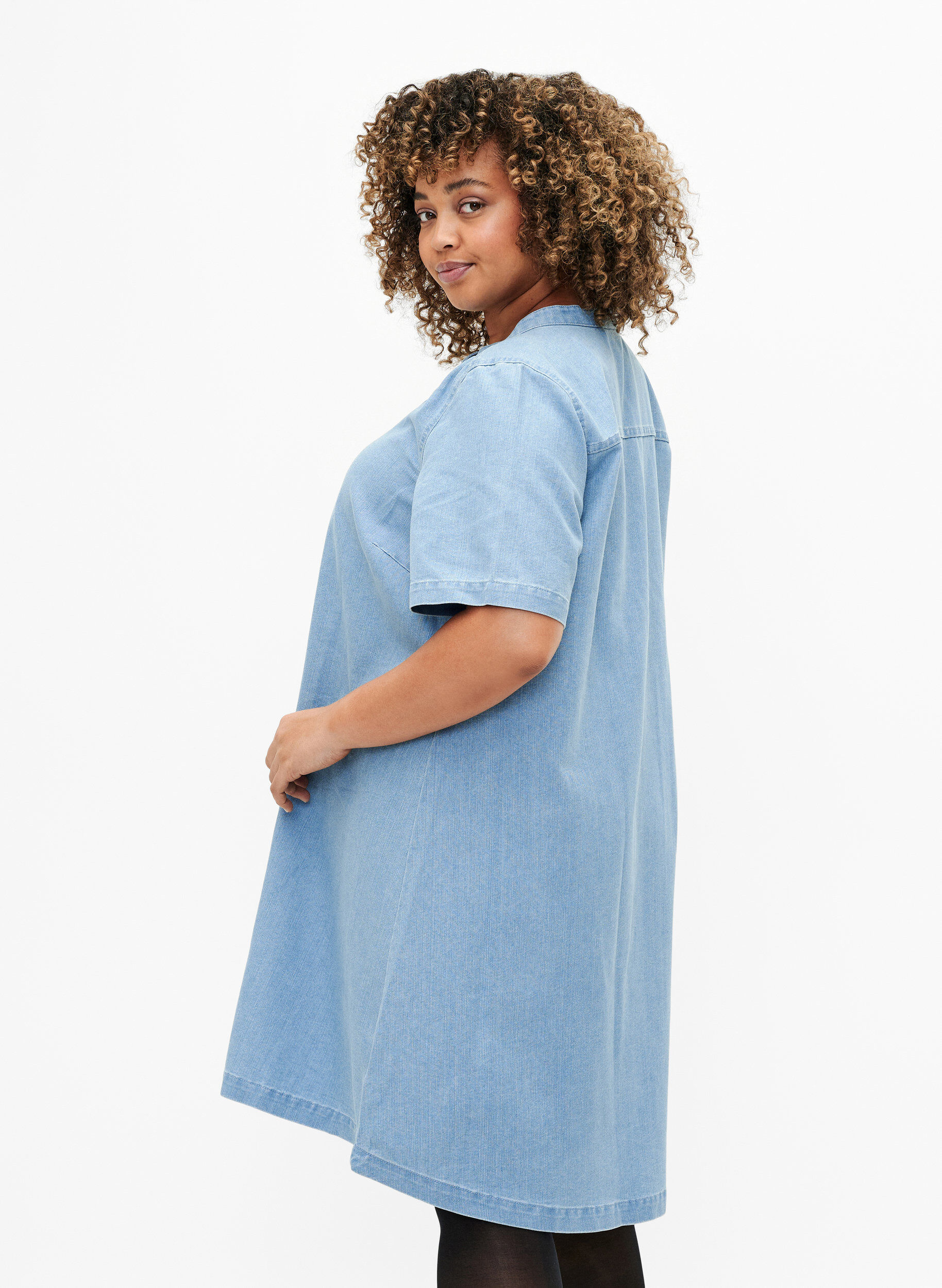 ZizziA-f&ouml;rmiges Jeanskleid mit kurzen &Auml;rmeln, Light blue denim, Model image number 1