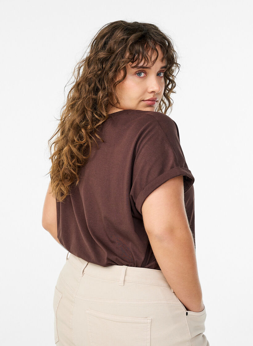 Kurz&auml;rmeliges T-Shirt aus Baumwollmischgewebe, Braun, Model image number 2