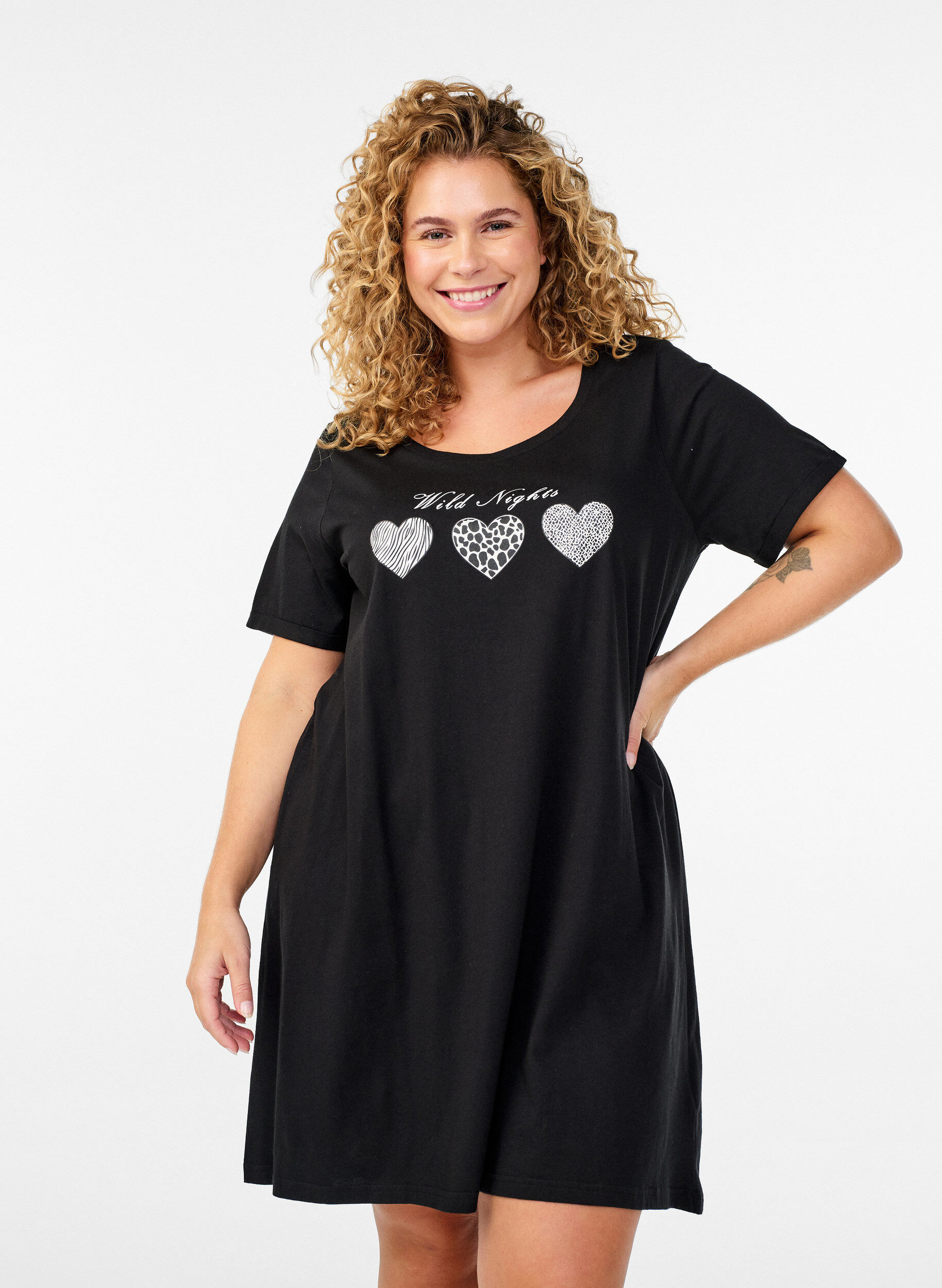ZizziKurz&auml;rmeliges Nachthemd aus Bio-Baumwolle, Schwarz, Model image number 0