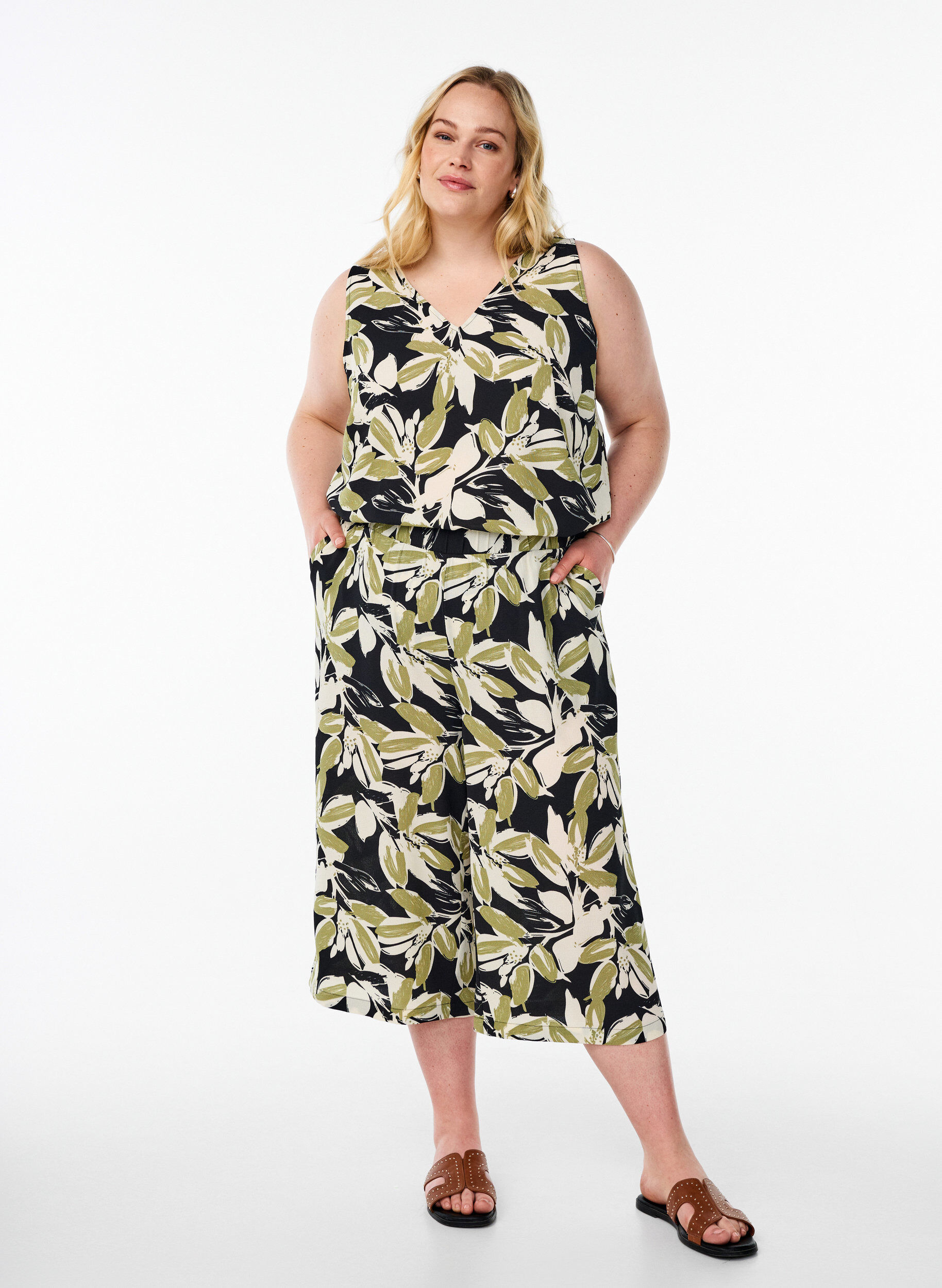 Culotte-Hose mit Print, Schwarz, Model