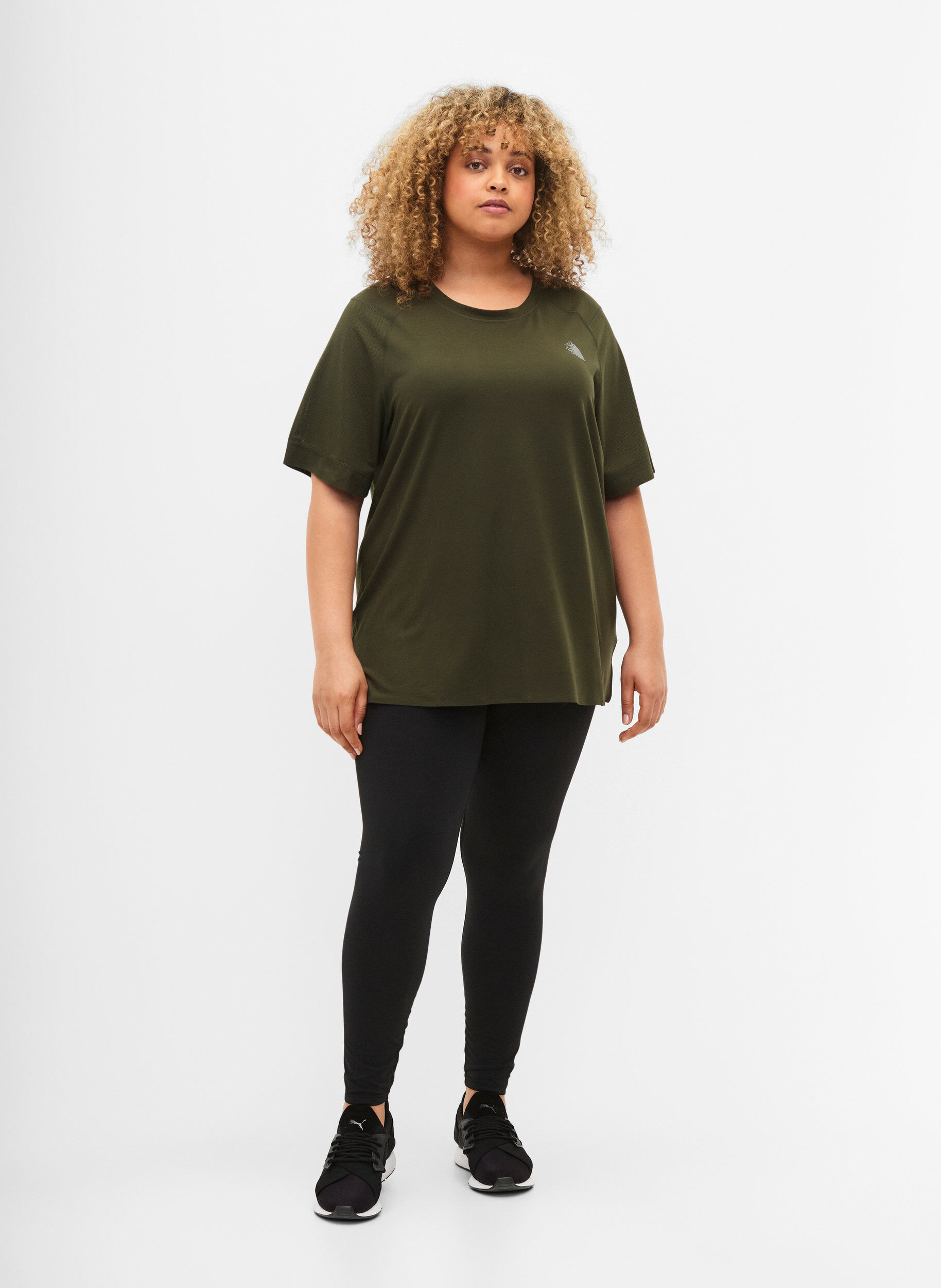 ZizziKurz&auml;rmeliges Trainings-T-Shirt mit Rundhalsausschnitt, Forest Night, Model image number 2