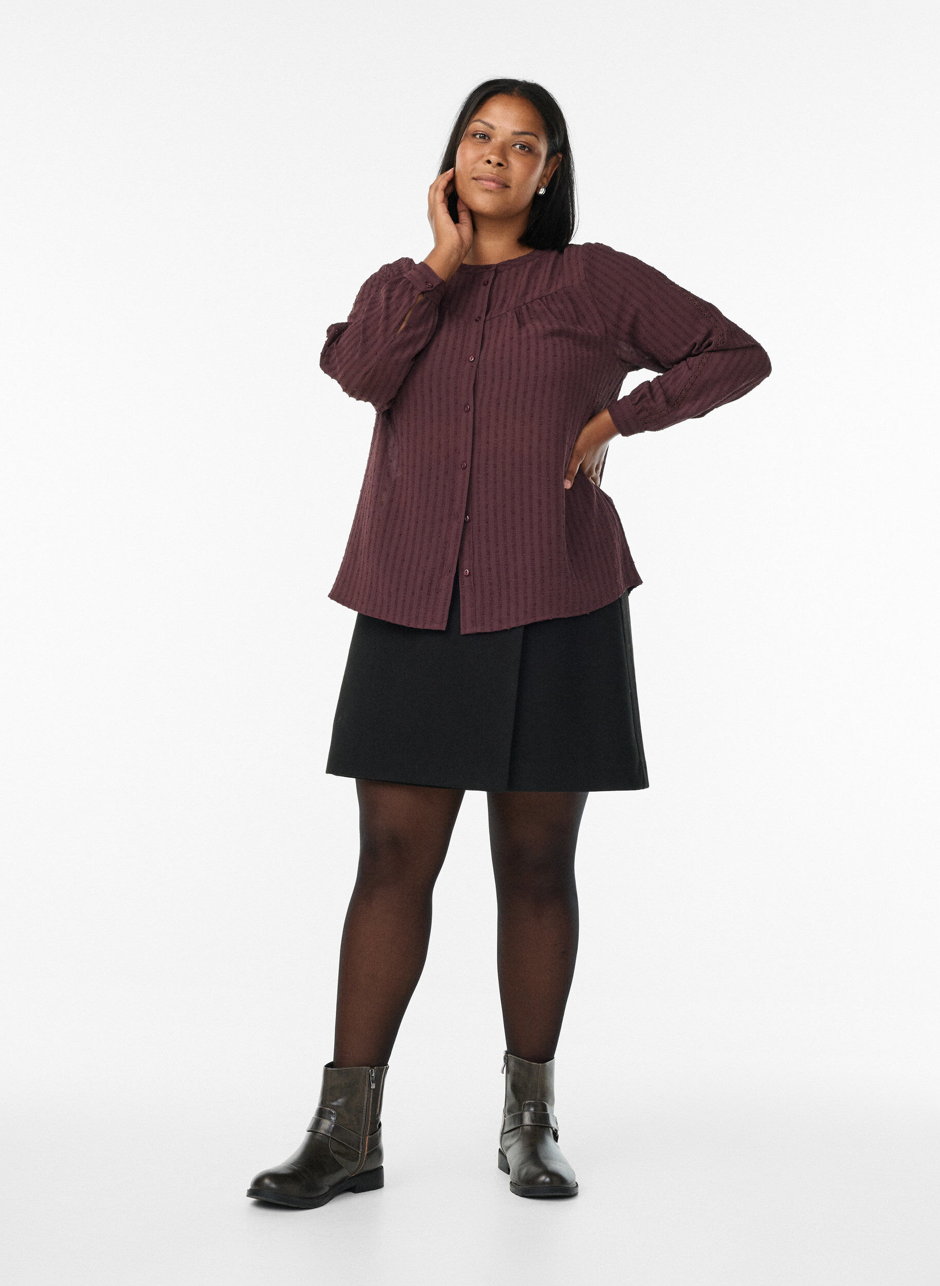 ZizziBluse mit strukturiertem Punktemuster und Stickereidetails, Dunkles Bordeaux, Model image number 1