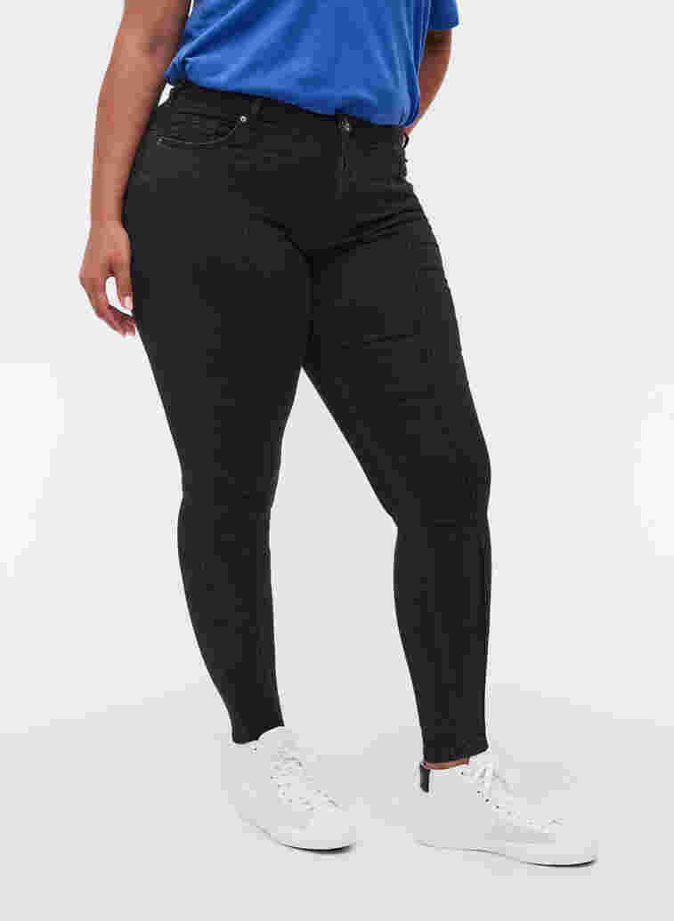 Super Slim Amy Jeans mit Piping, Black, Model image number 2