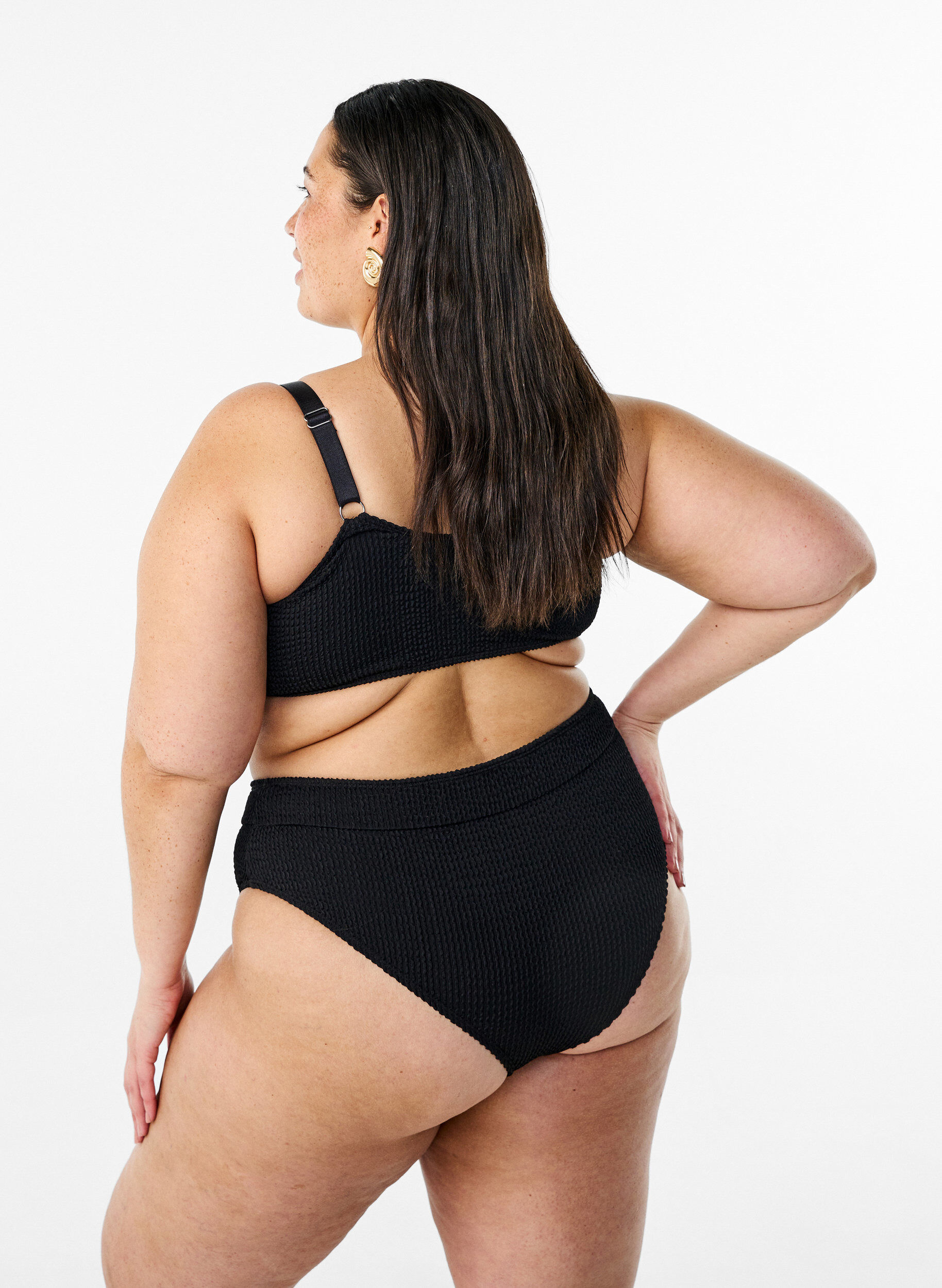 ZizziBrasilianischer Bikini Slip aus Krepp, Schwarz, Model image number 2