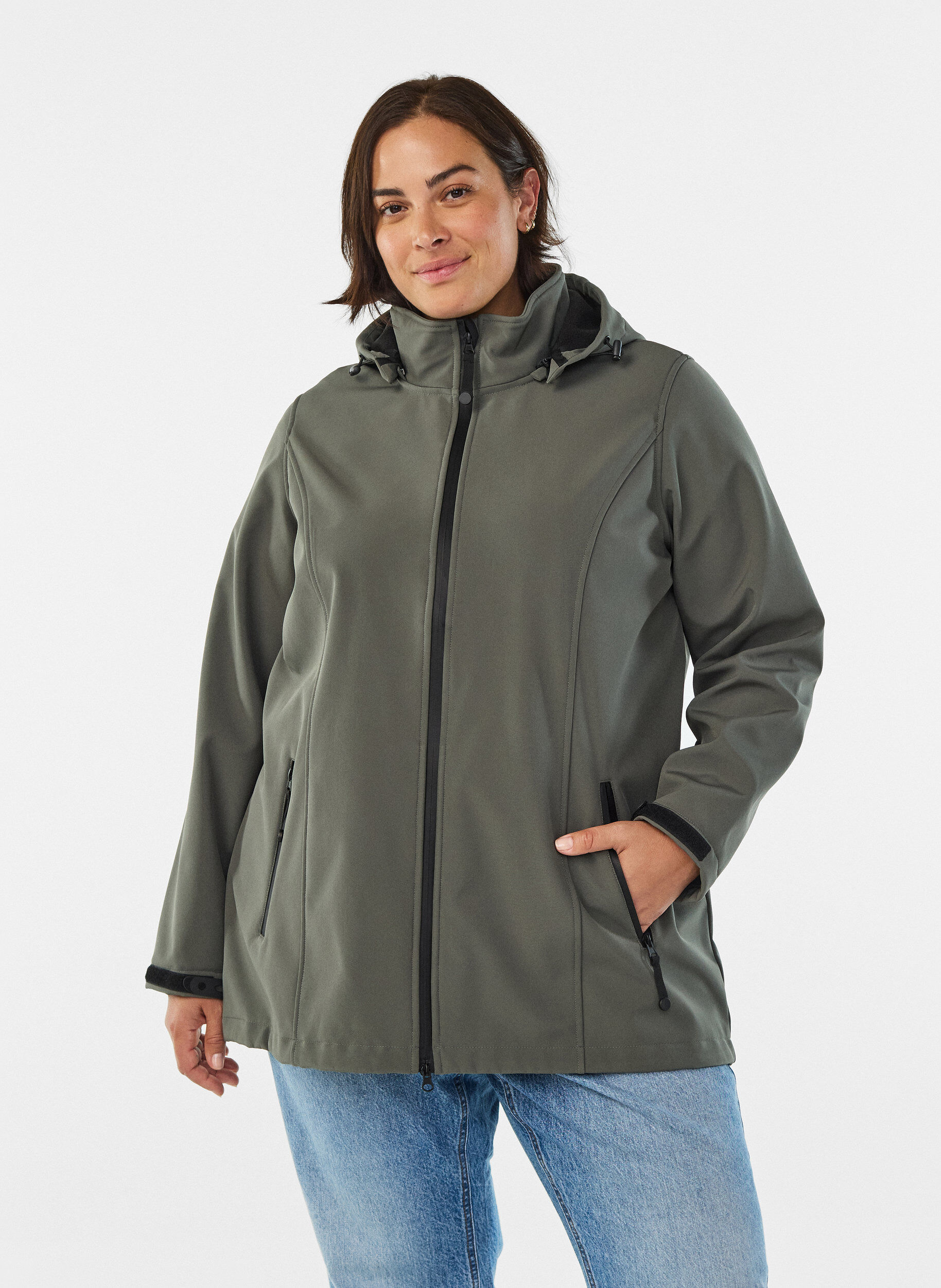ZizziSoftshelljacke aus kurzem Schnitt mit abnehmbarer Kapuze, Grau, Model image number 0
