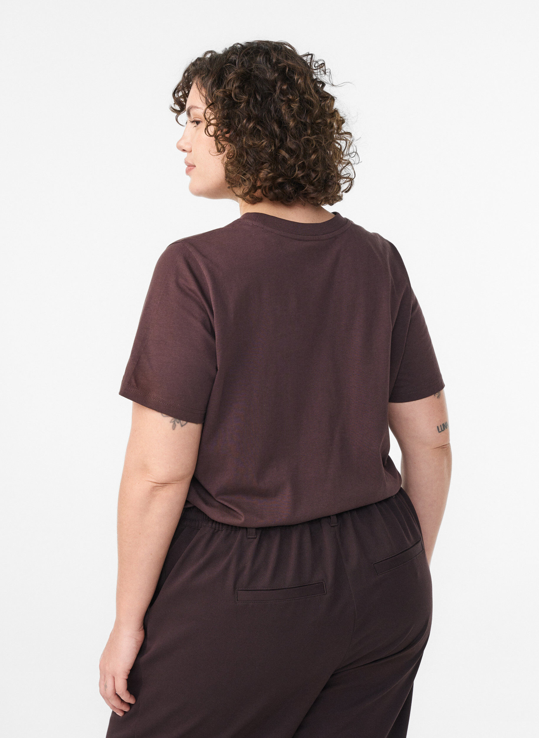 ZizziBasic-T-Shirt aus Baumwolle mit Rundhalsausschnitt, Braun, Model image number 2