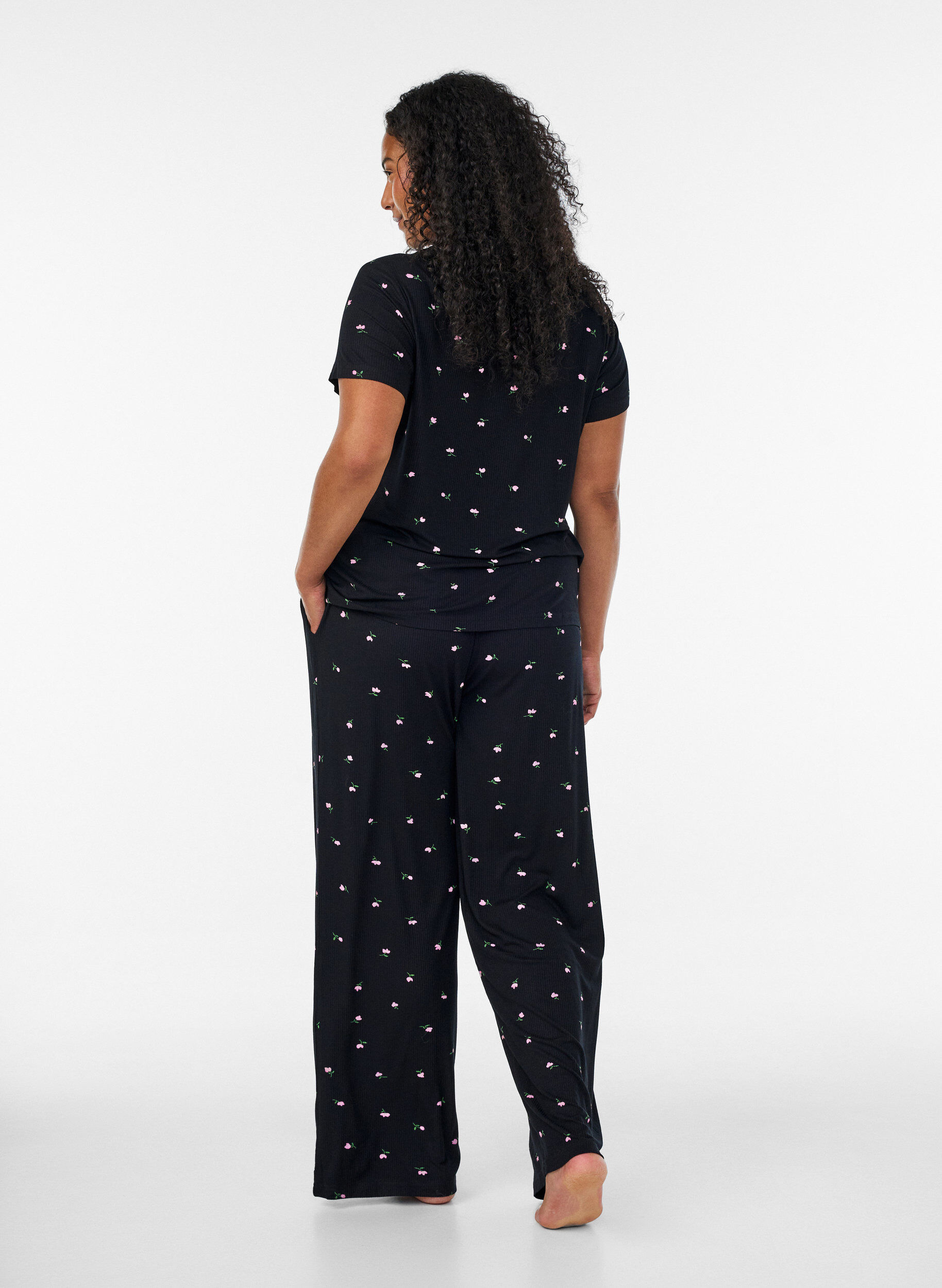 ZizziPyjamahose mit Rippstruktur und gebl&uuml;mtem Print, Schwarz, Model image number 2
