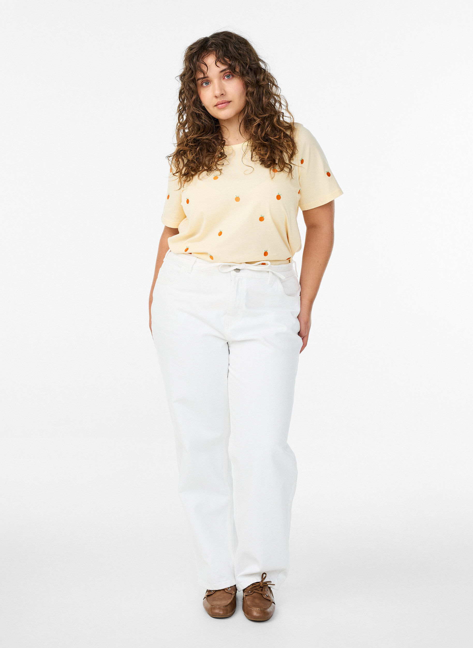 ZizziT-Shirt aus Bio-Baumwolle mit aufgestickten Motiven, Gelb, Model image number 1