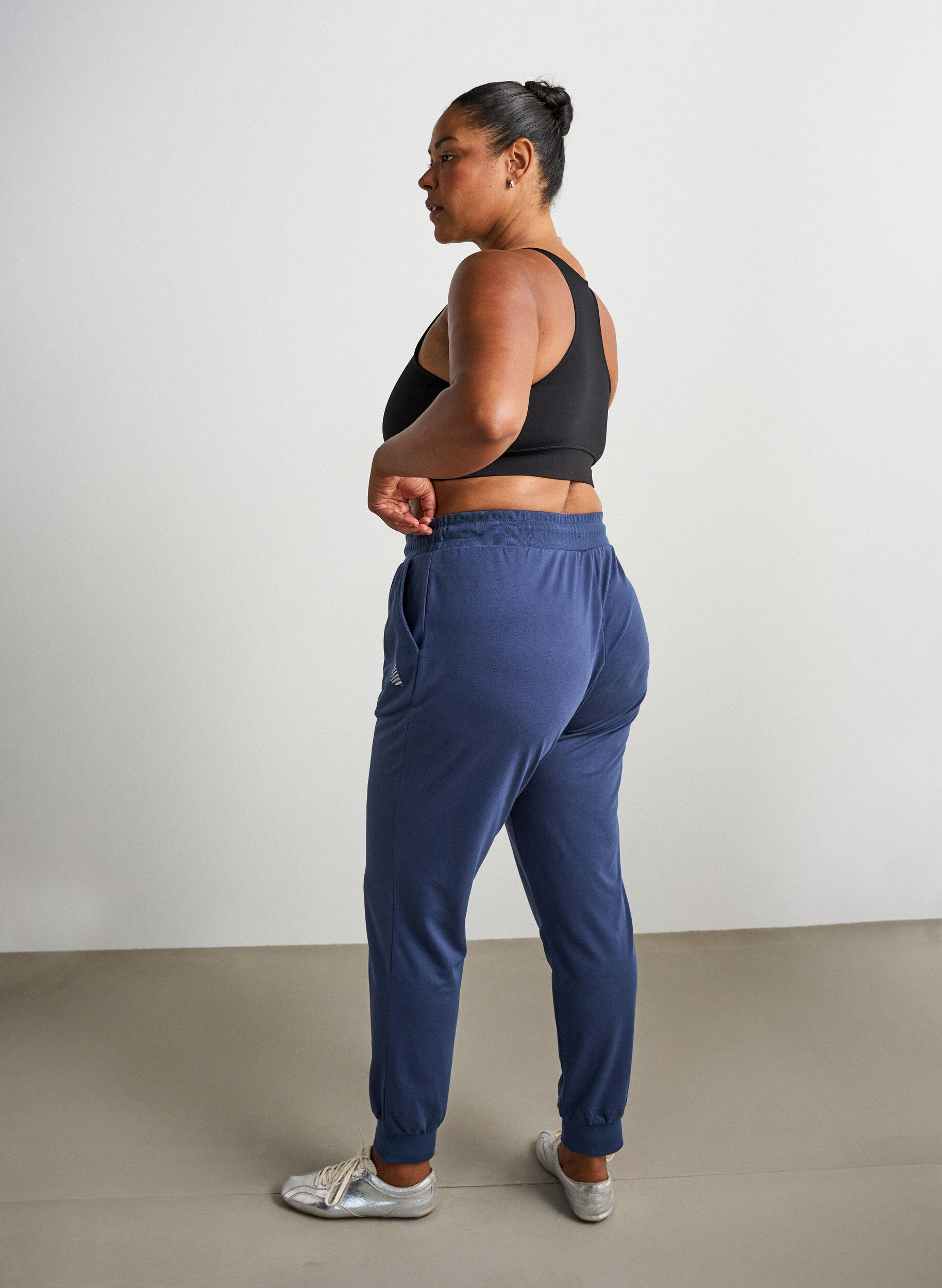 ZizziLockere Trainingshose mit Taschen, Blau, Model image number 1