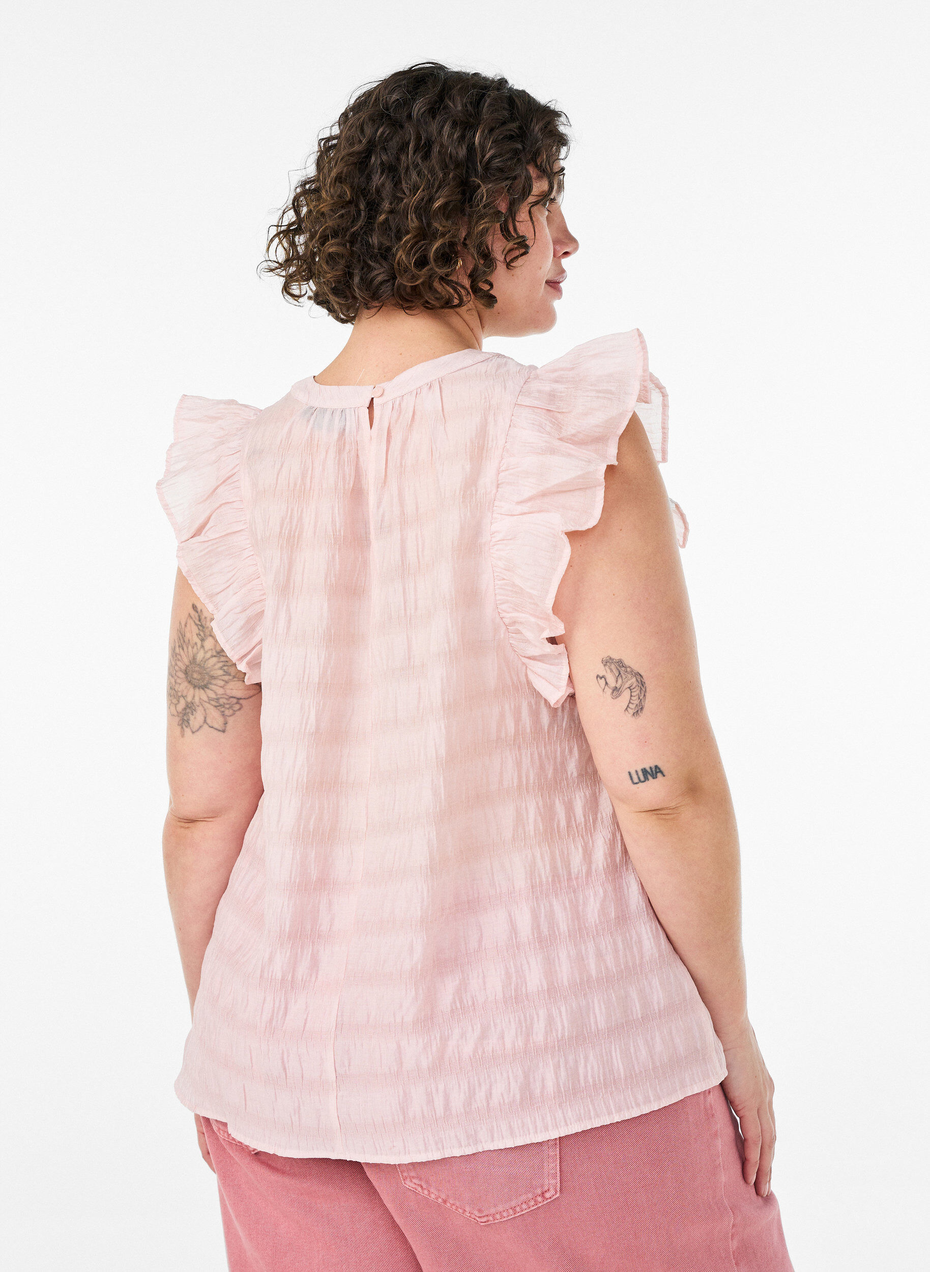 Zizzi&Auml;rmellose Bluse mit Struktur und R&uuml;schen, Rot, Model image number 2
