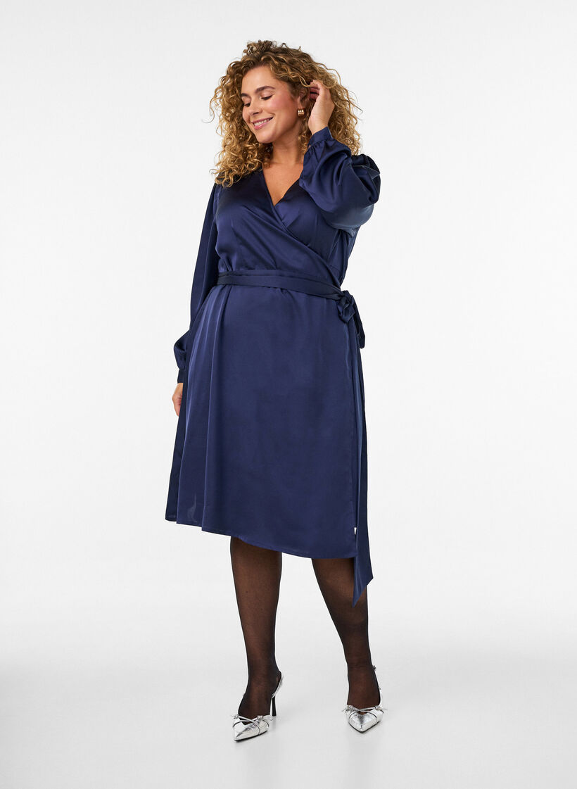 Kurzes Satinkleid im Wickeldesign, Blau, Model image number 1