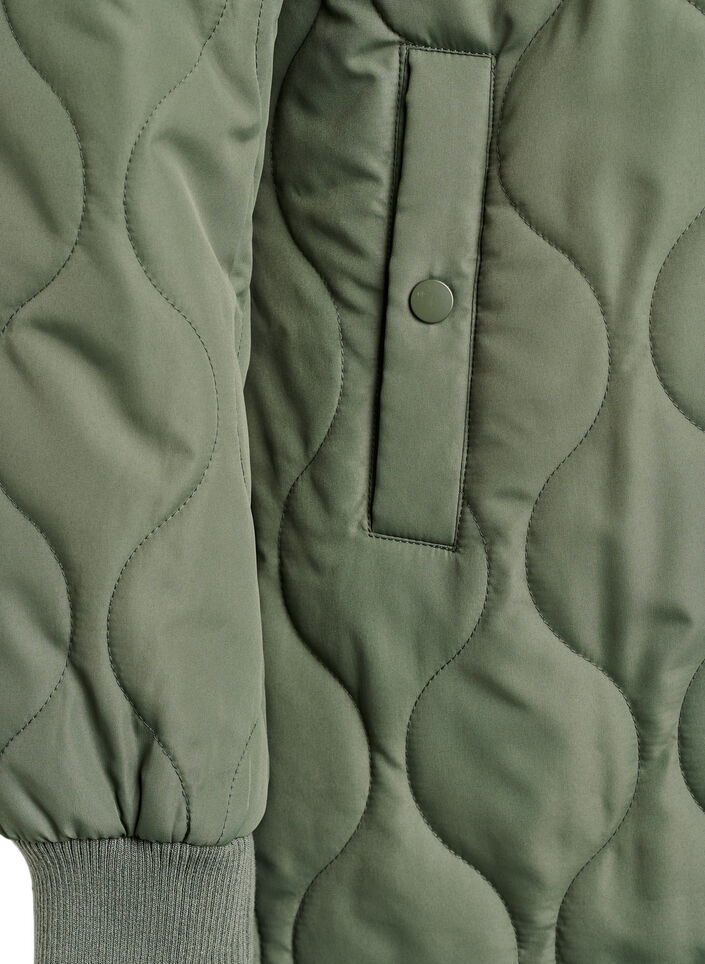 Mittellange Steppjacke mit Kapuze, Gr&uuml;n, Packshot image number 3