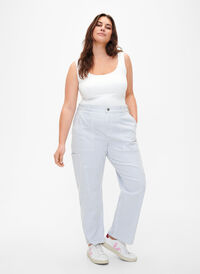 Gestreifte Cargo-Jeans mit gerader Passform, Blue White Stripe, Model