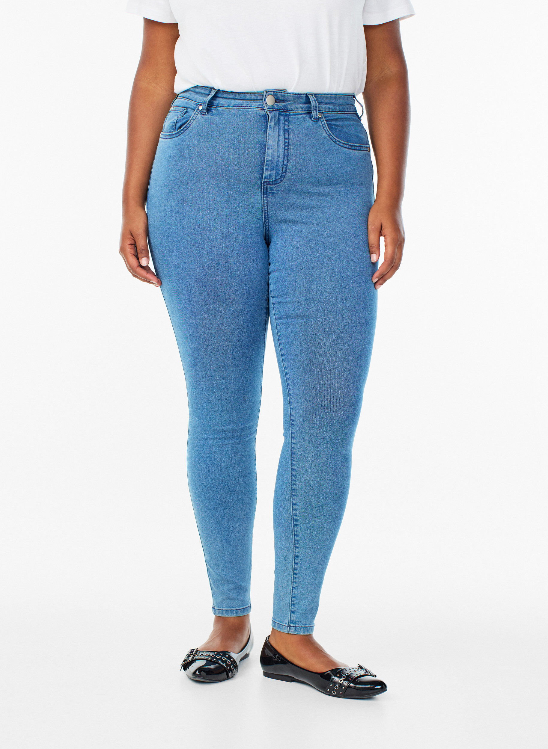 ZizziAmy Super Slim Fit Jeans mit hoher Taille, Blau, Model image number 2