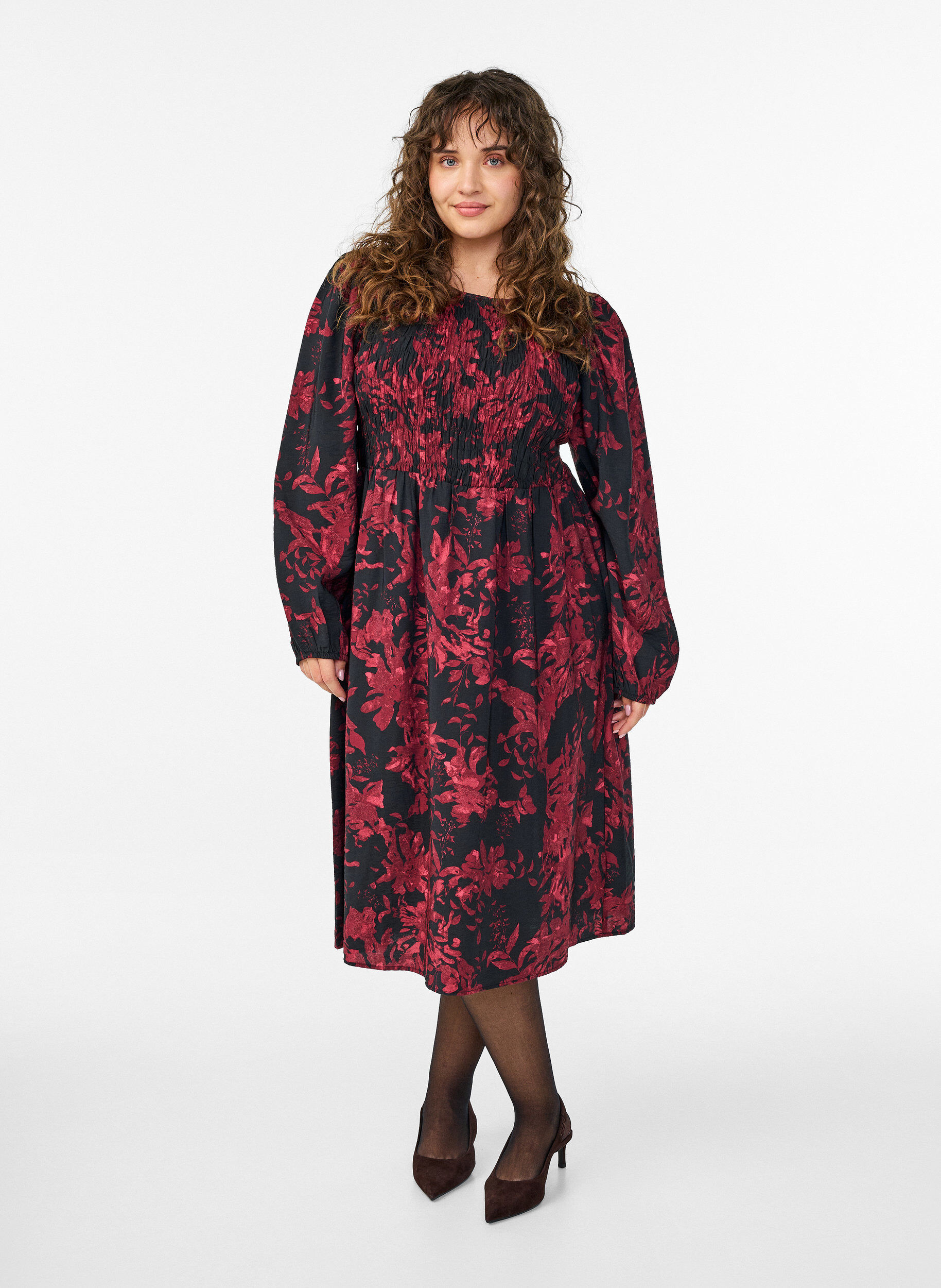 ZizziGebl&uuml;mtes Kleid mit Smock-Oberteil, Schwarz, Model image number 0