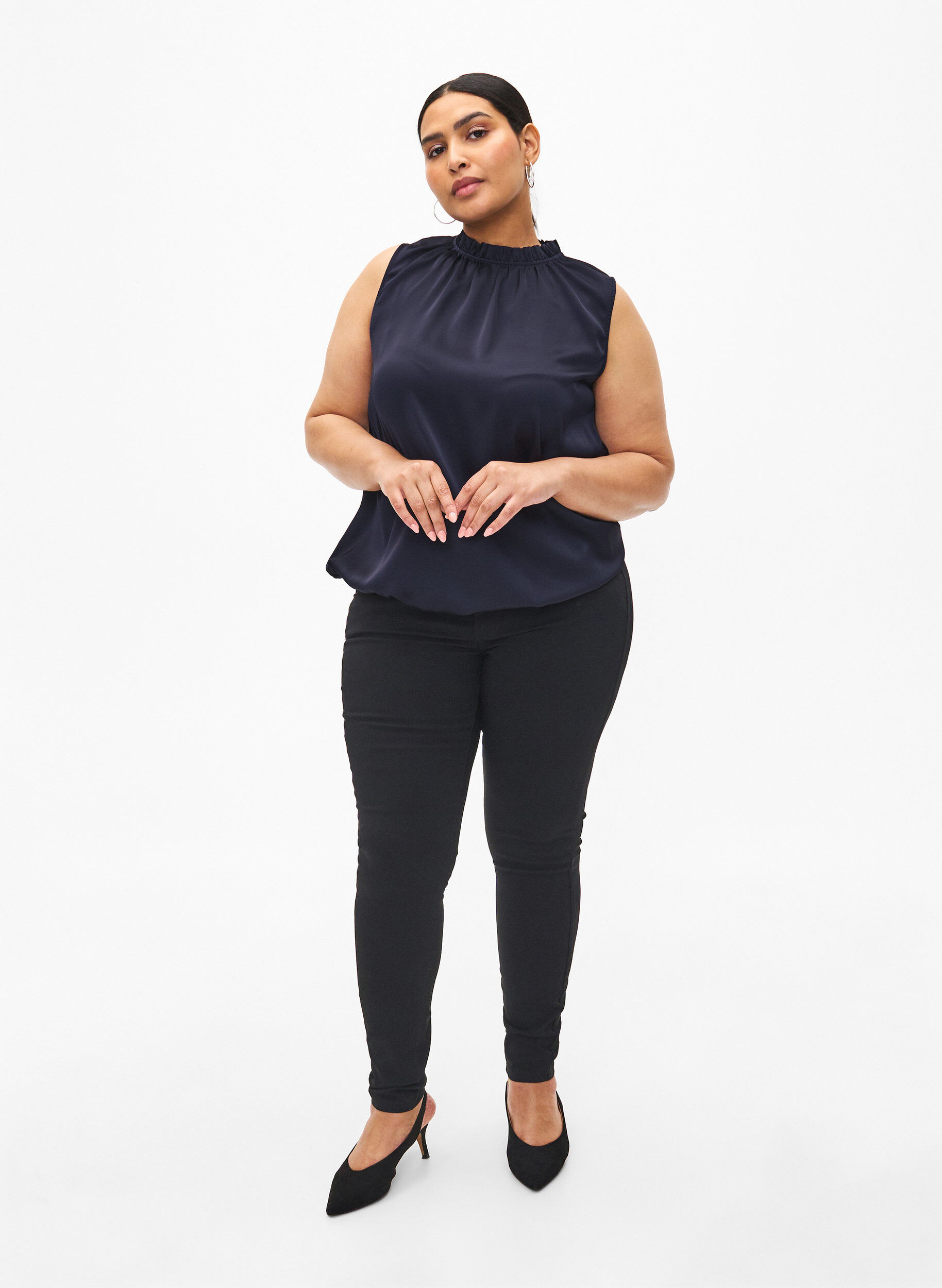 Zizzi&Auml;rmelloses Party-Top aus Satin, Night Sky, Model image number 3