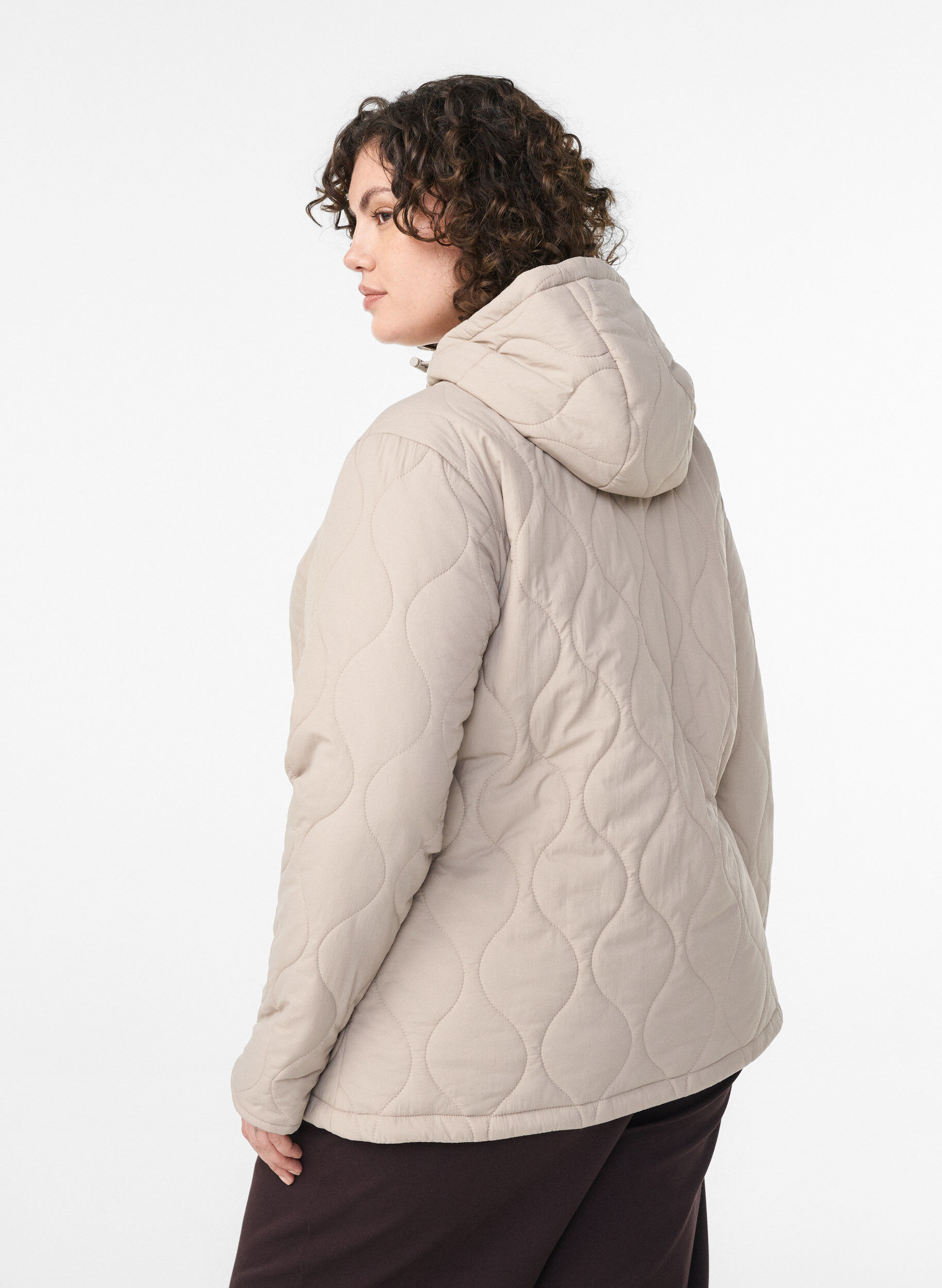ZizziSteppjacke mit Kapuze und Taschen, Beige, Model image number 2