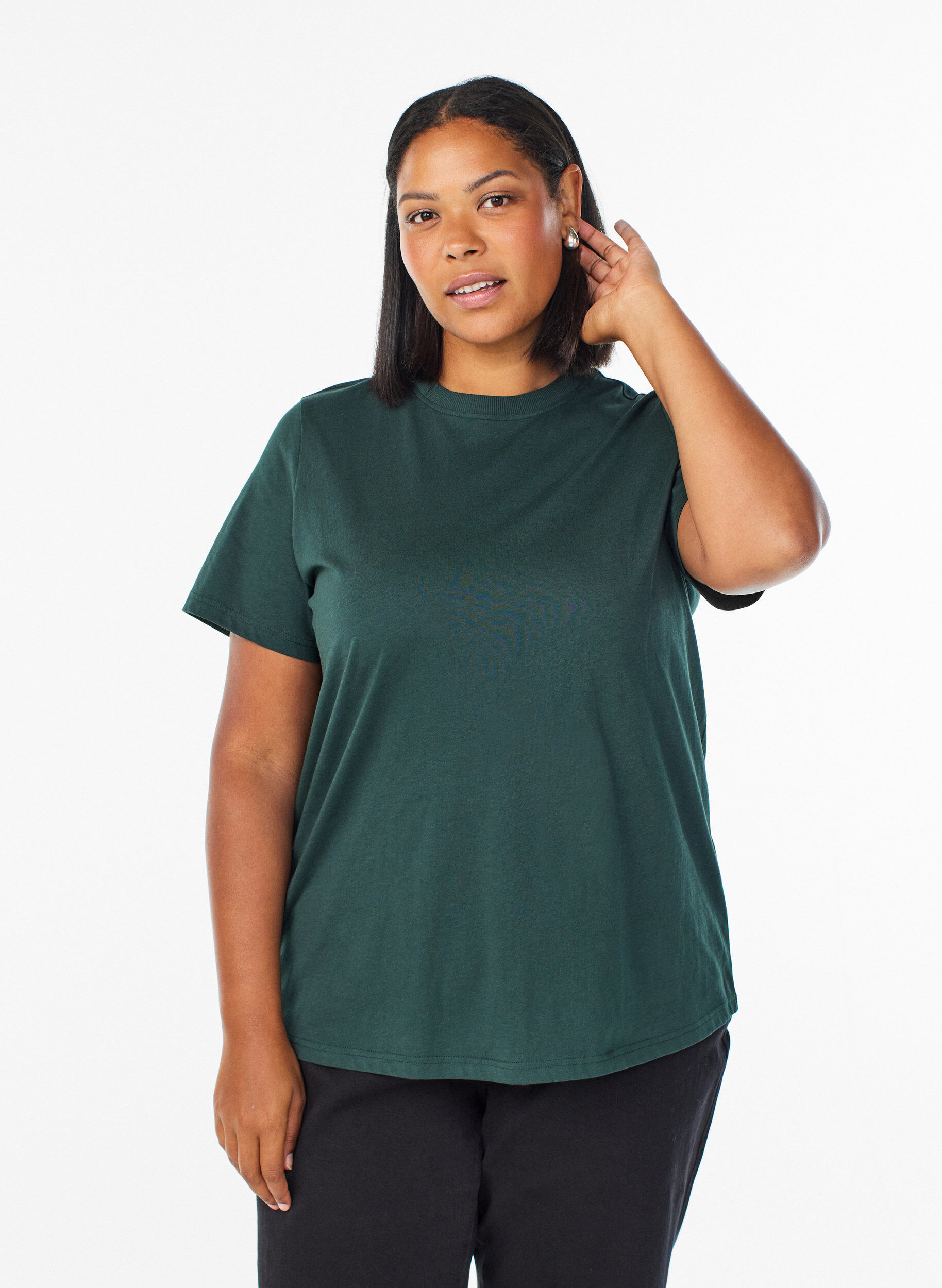 Basic-T-Shirt aus Baumwolle mit Rundhalsausschnitt, Gr&uuml;n, Model