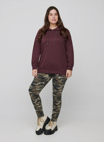 Amy Jeans mit Print, Camouflage, Model image number 1