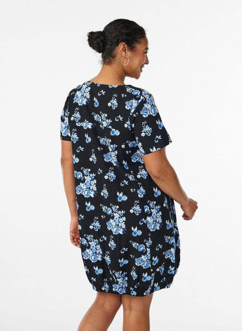 Kurz&auml;rmliges Baumwollkleid mit Aufdruck, Schwarz, Model image number 2